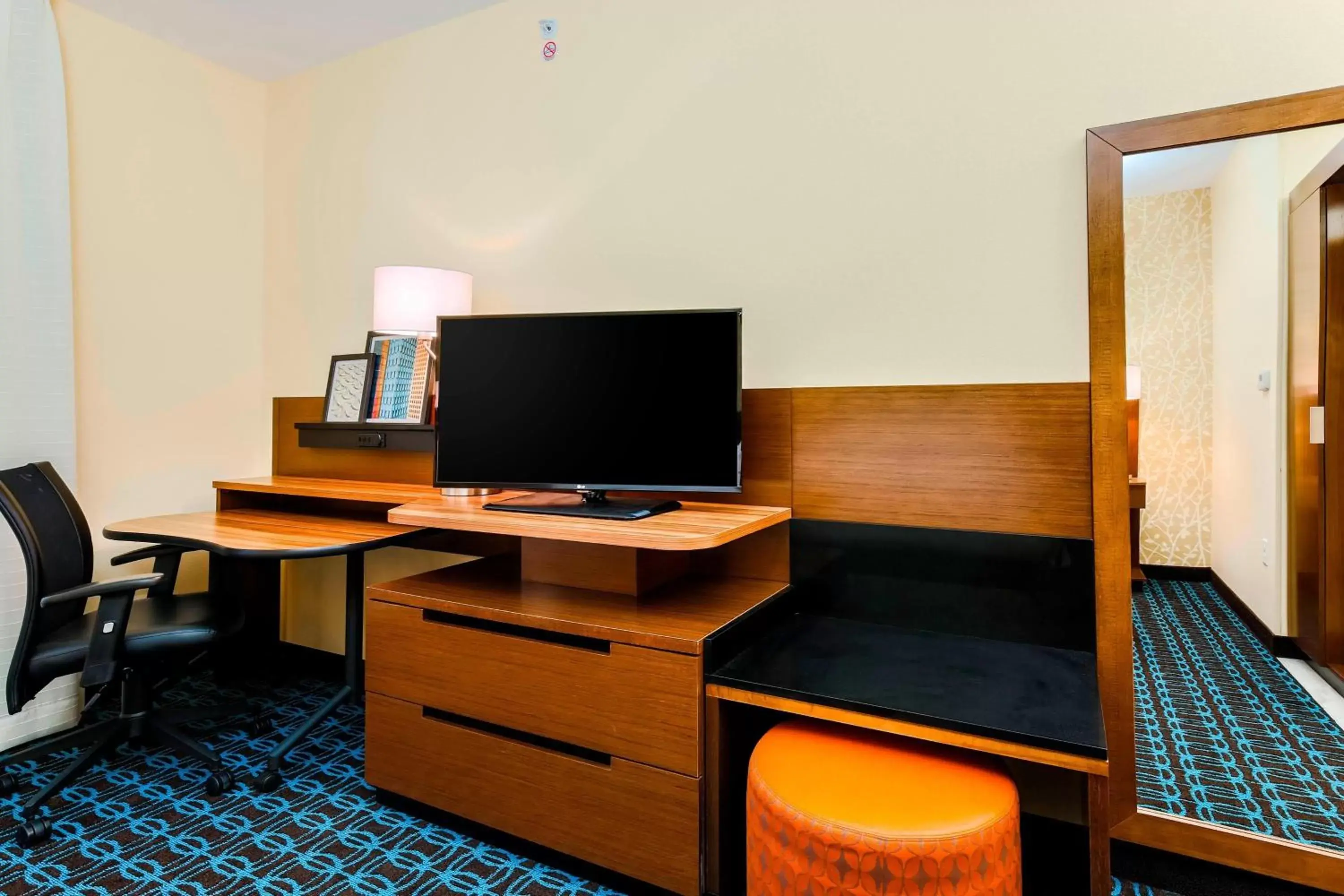 Photo of the whole room, TV/Entertainment Center in Fairfield Inn & Suites by Marriott Pecos