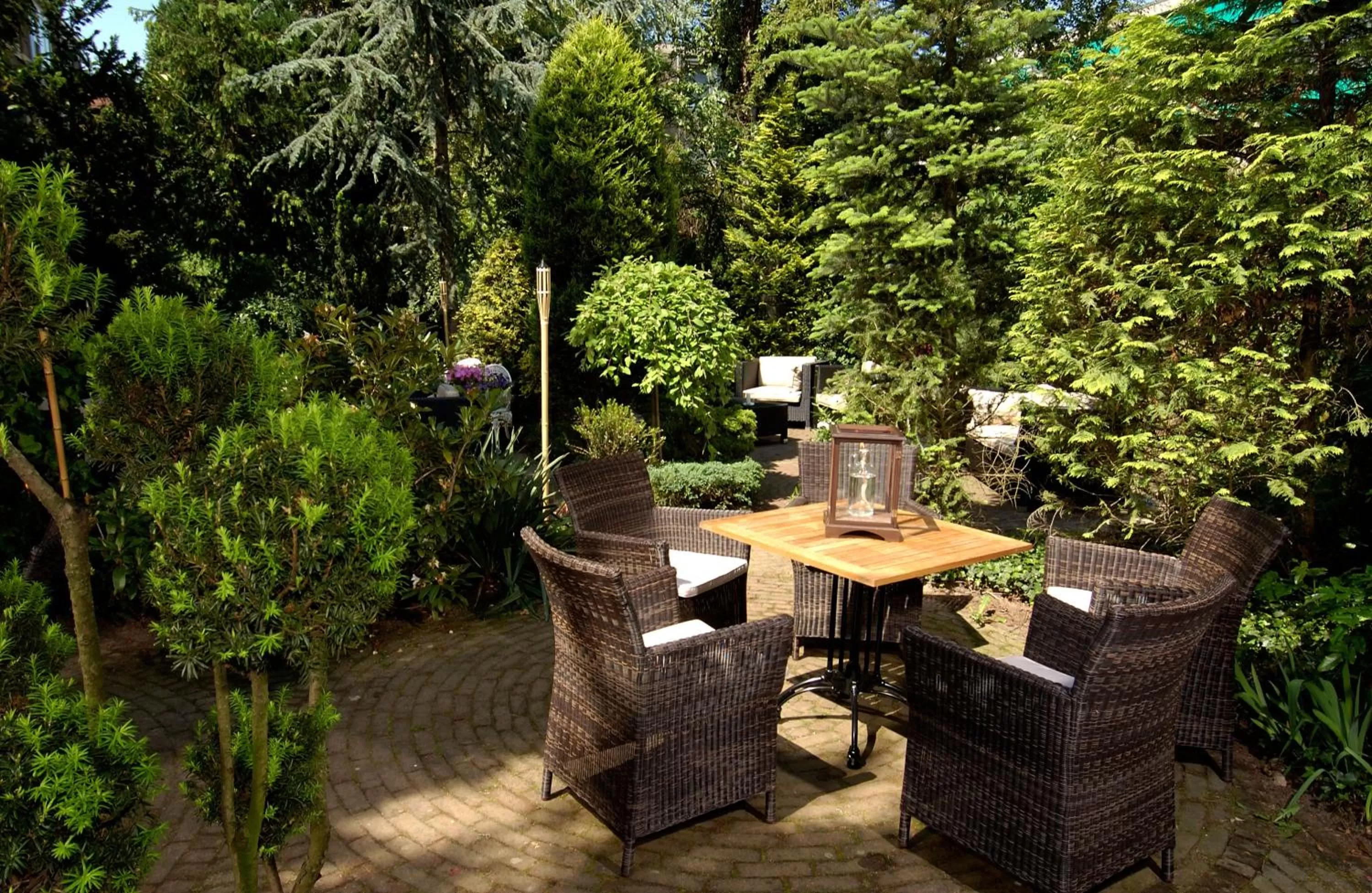 Garden in Hotel Fidder - Patrick's Whisky Bar