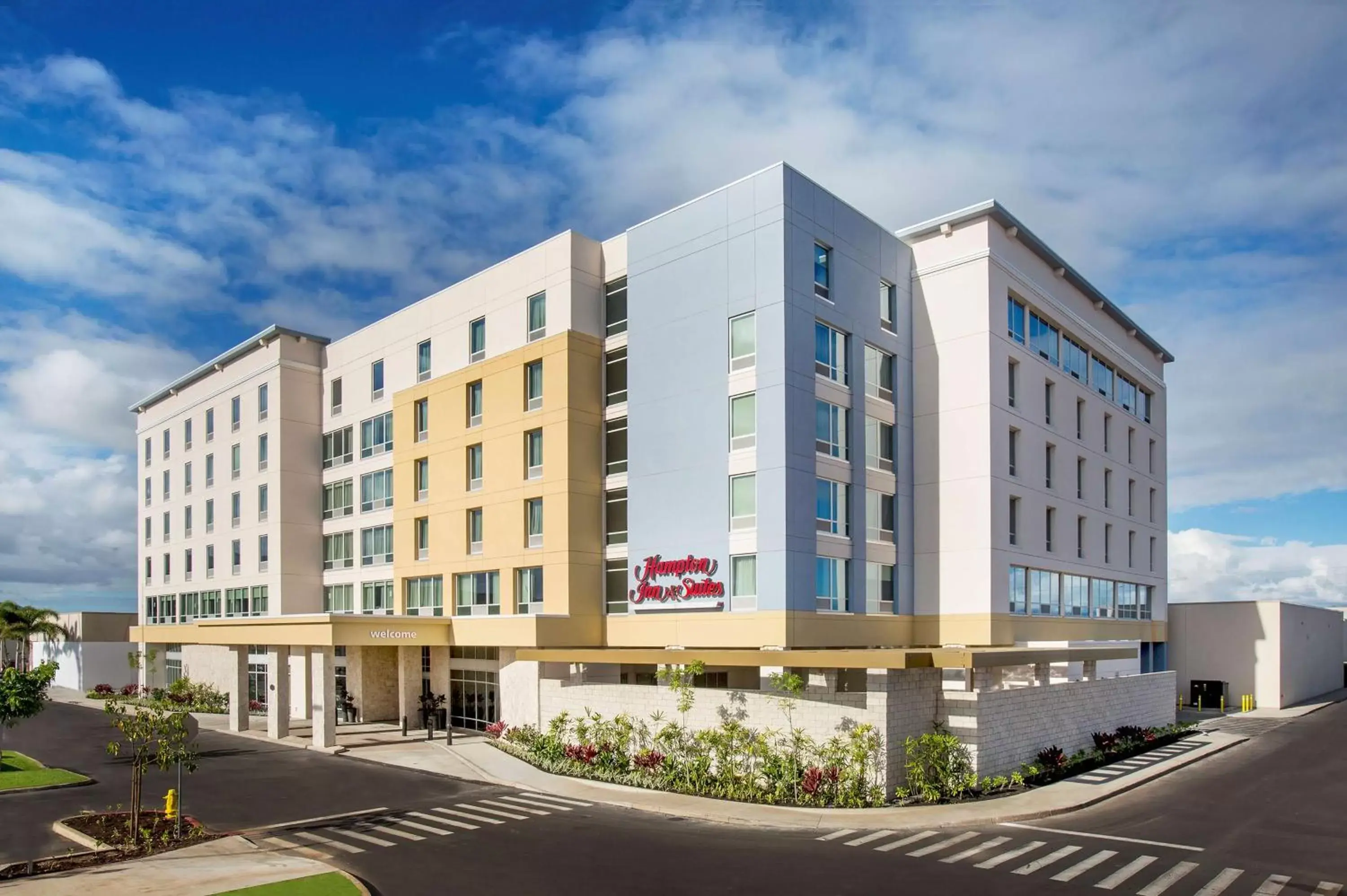 Property Building in Hampton Inn & Suites Oahu/Kapolei, HI - FREE Breakfast