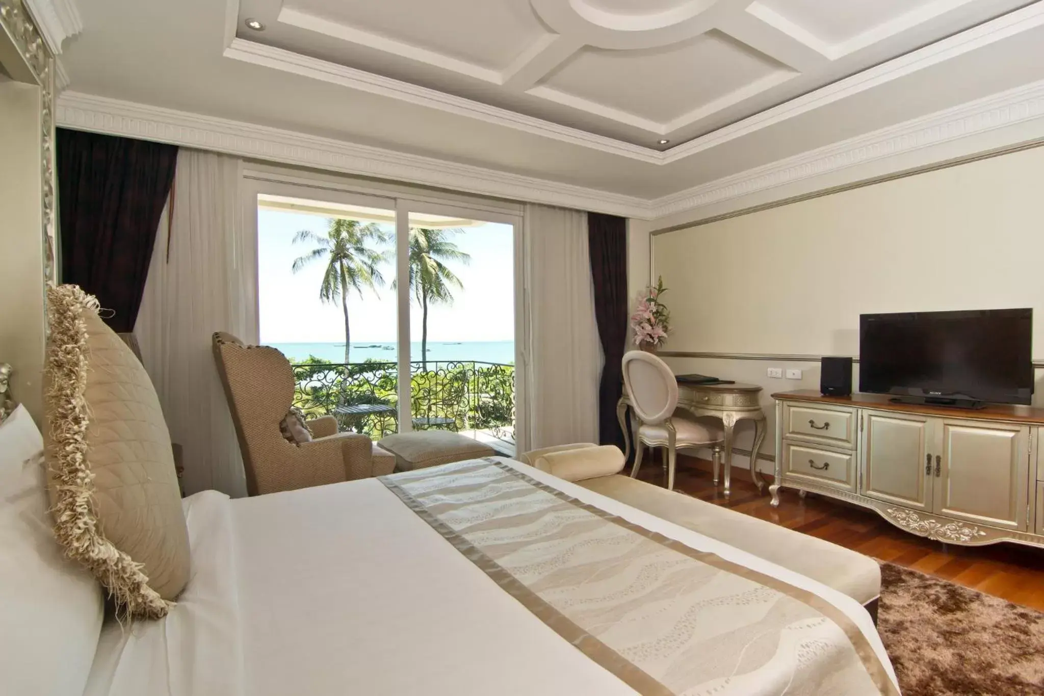 Bed, TV/Entertainment Center in LK The Empress