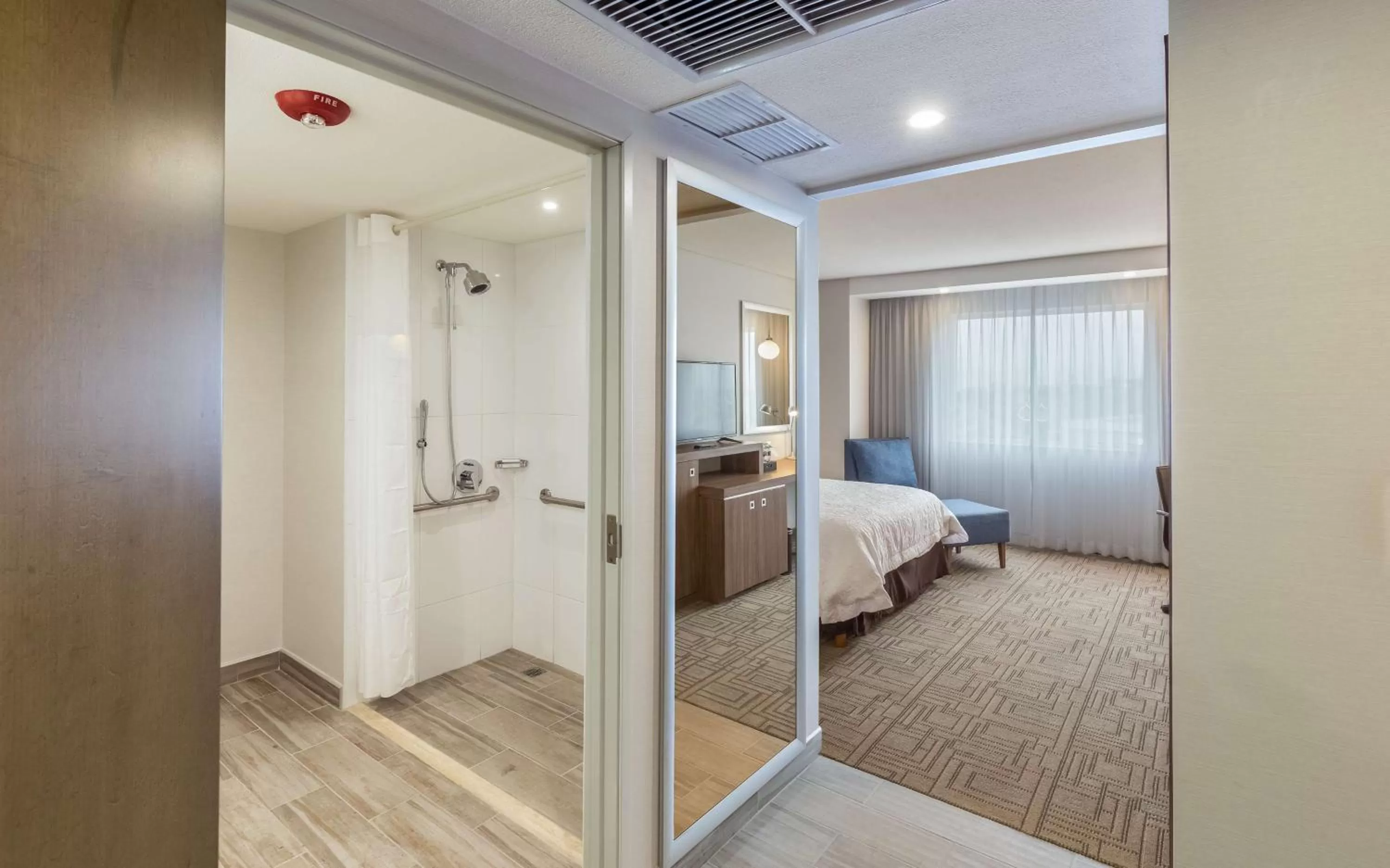 Bathroom, Bed in Hampton Inn By Hilton Tijuana