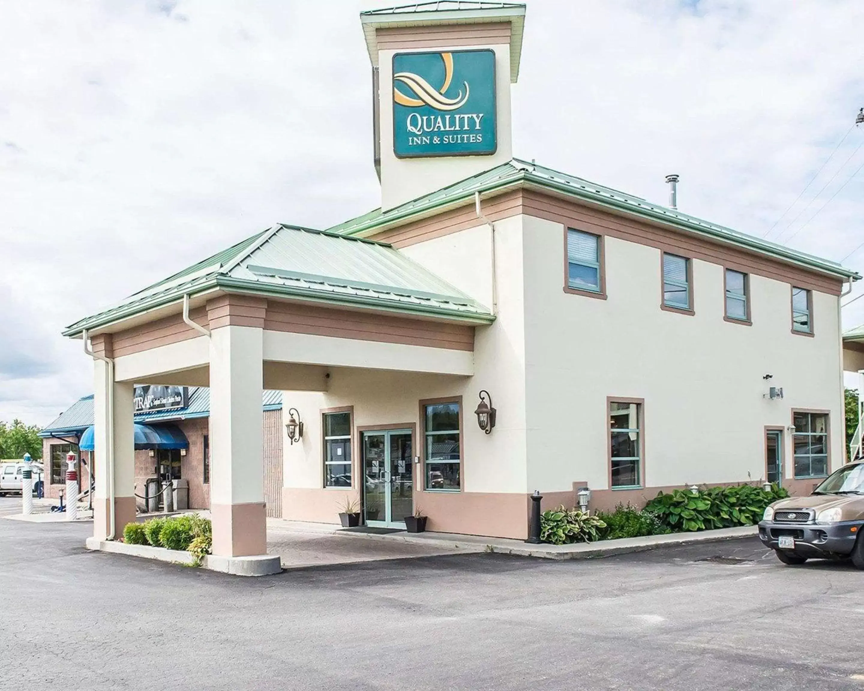 Property Building in Quality Inn & Suites 1000 Islands