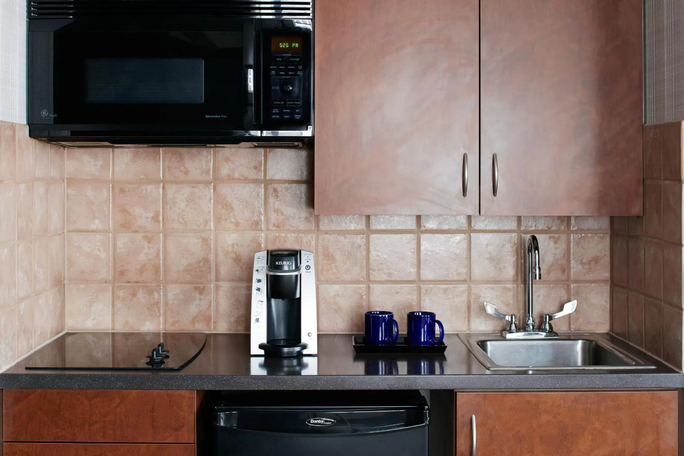 Kitchen or kitchenette, Kitchen/Kitchenette in Club Quarters Hotel Embarcadero, San Francisco