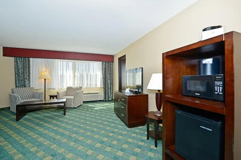 Communal lounge/ TV room in Causeway Bay Hotel