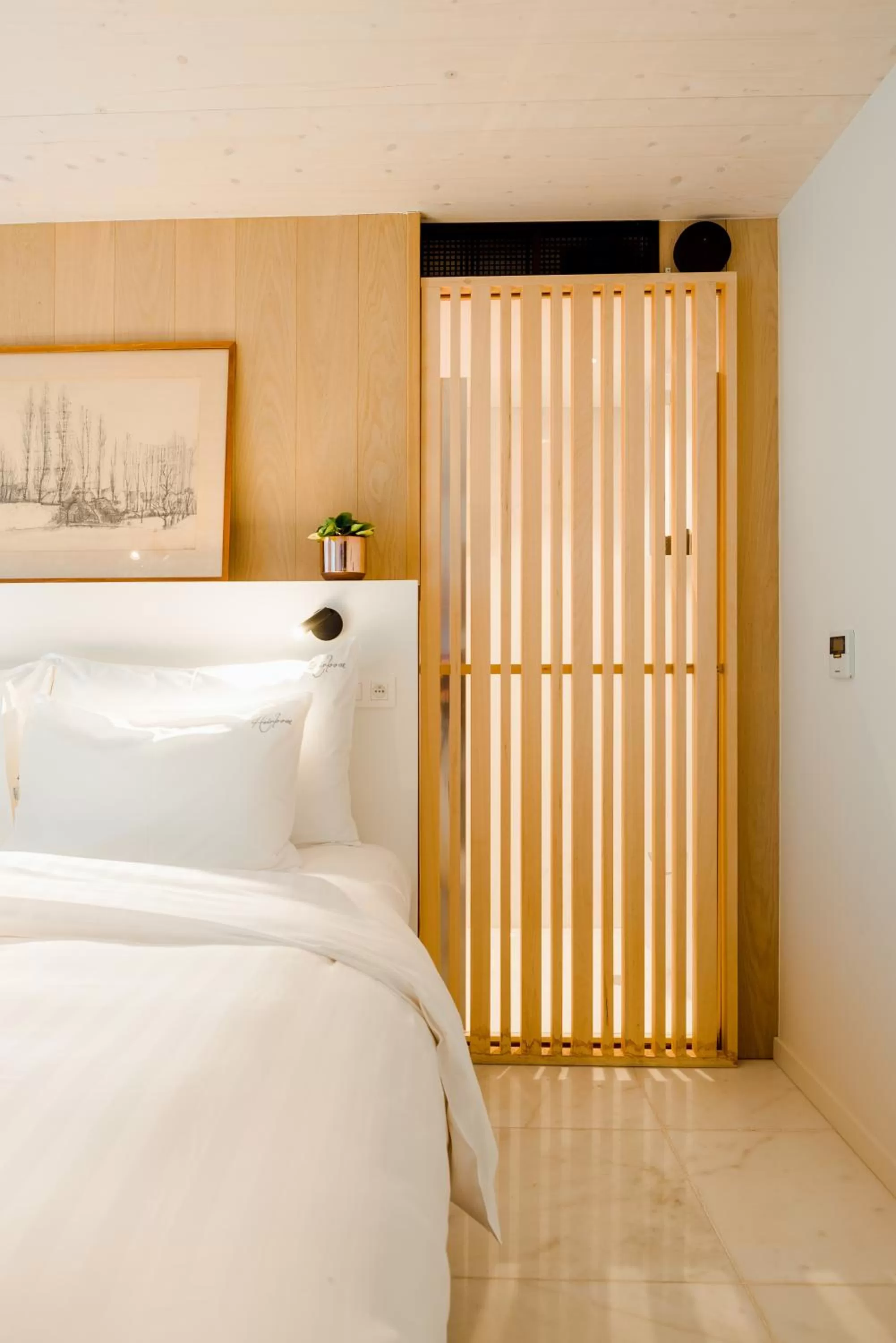 Queen Room - Disability Access in Heirloom - The Mansion