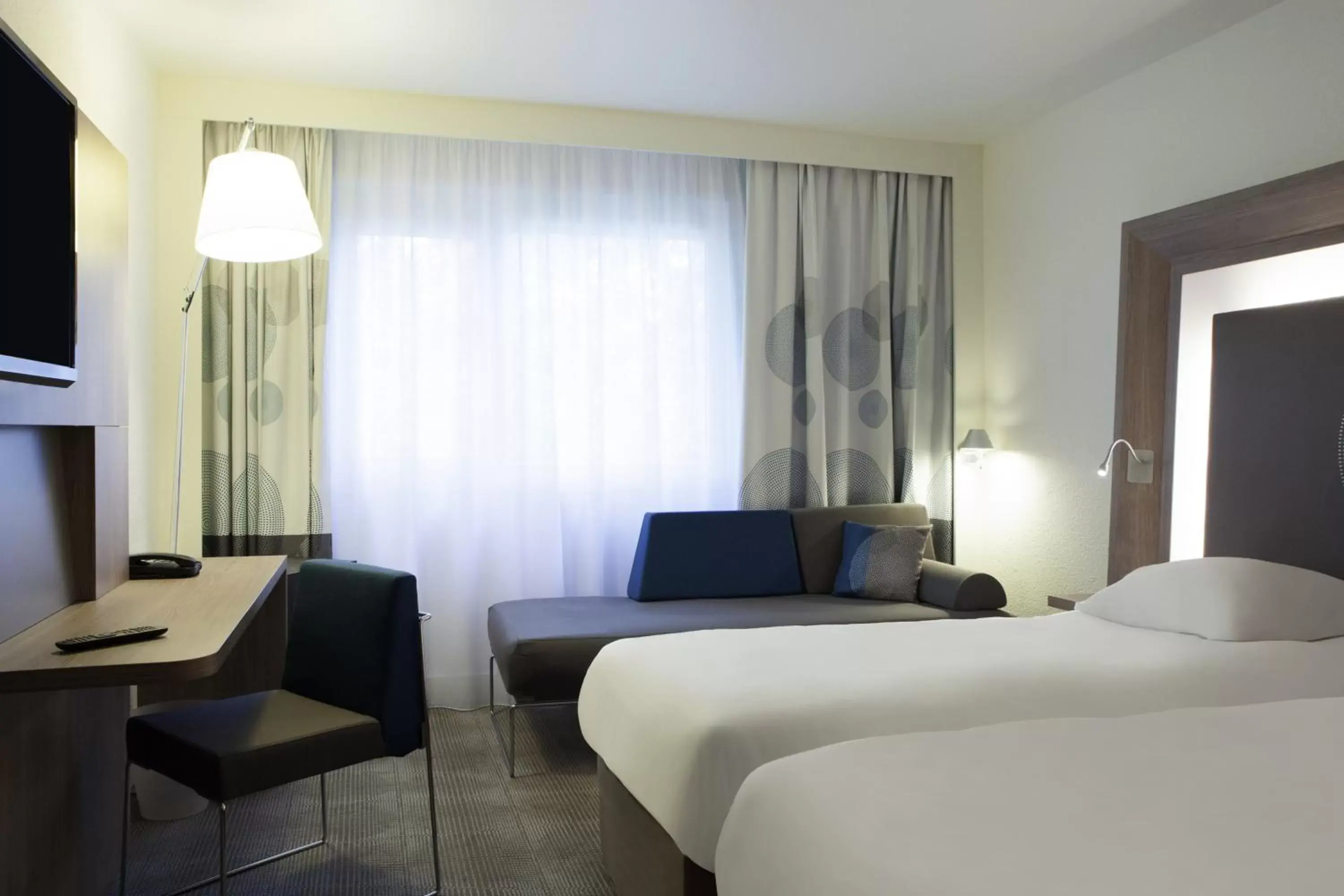 Standard Twin Room in Novotel Clermont-Ferrand