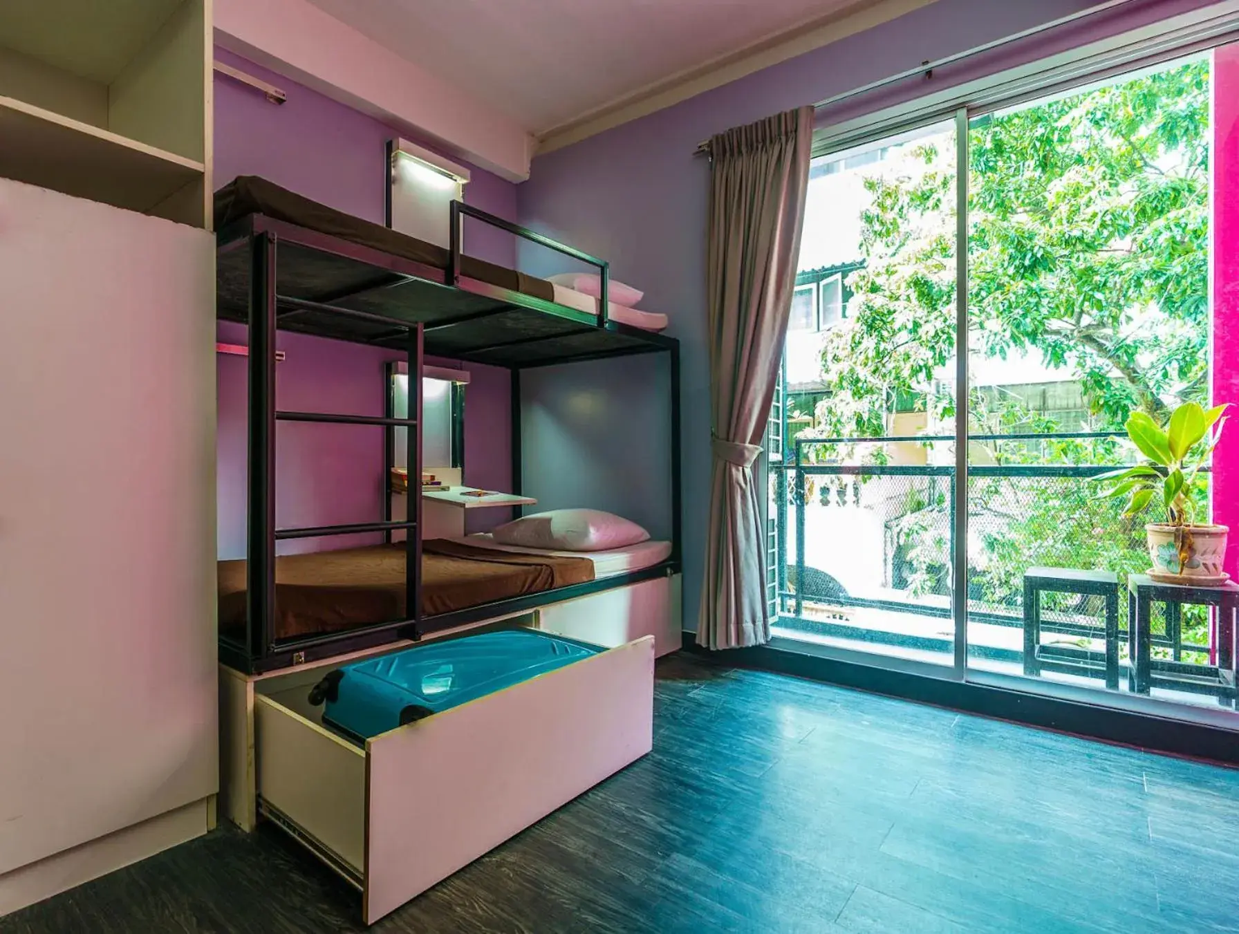 bunk bed in CheQinn Hostel - Sukhumvit 4 Nana Plaza