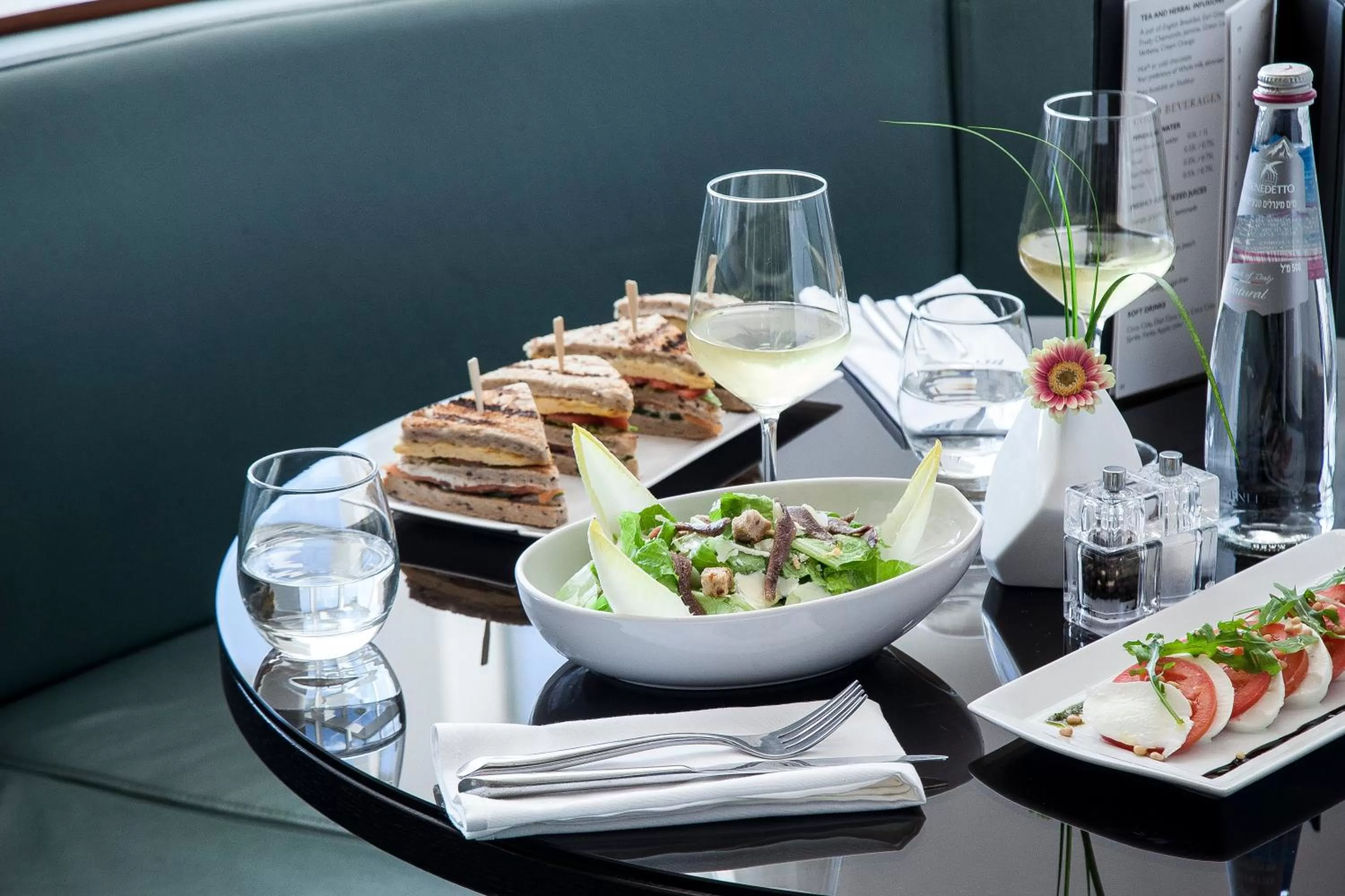 Lounge or bar in InterContinental David Tel Aviv by IHG