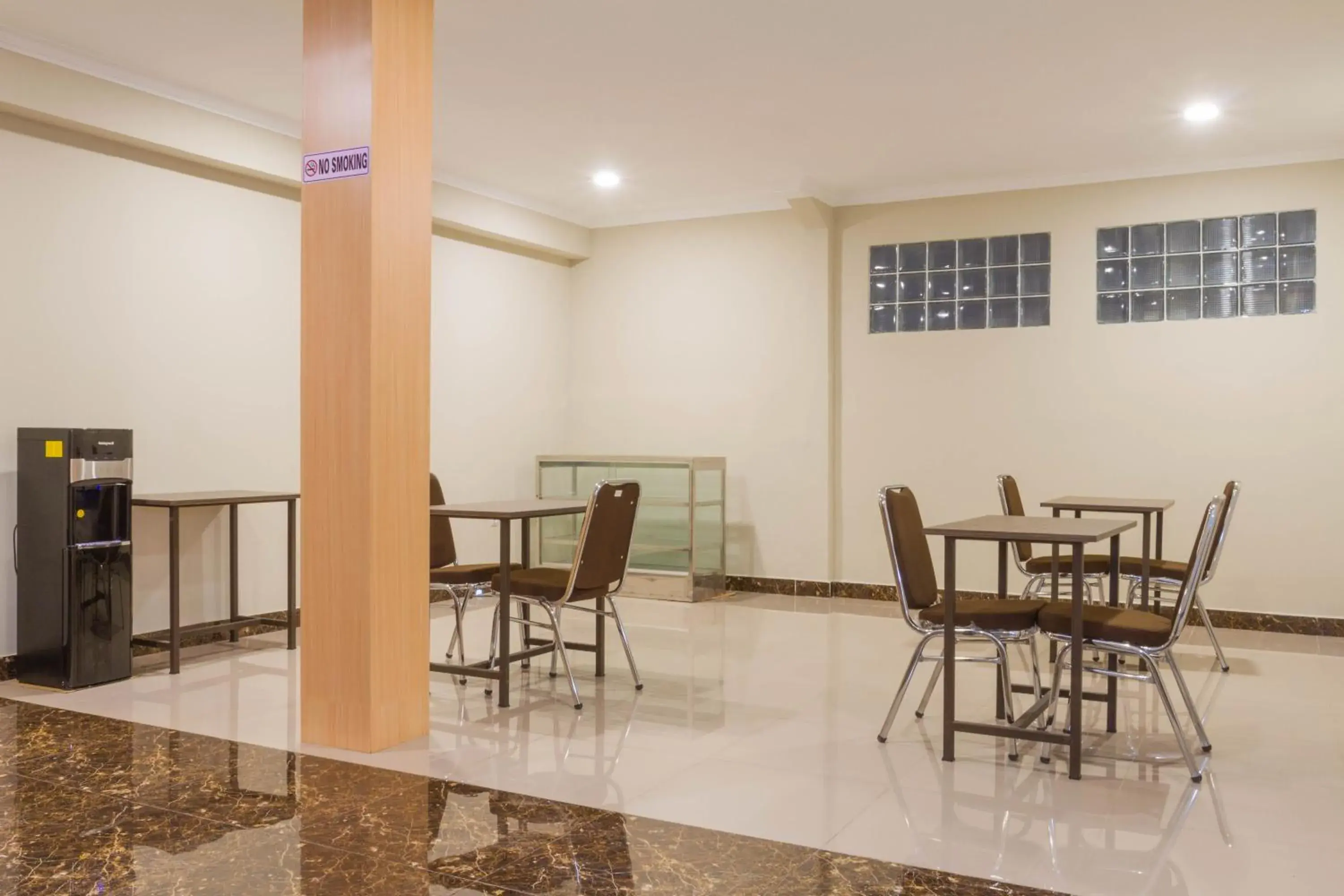 Area and facilities in RedDoorz Plus @ Dipatiukur Area and facilities in RedDoorz Plus @ Dipatiukur