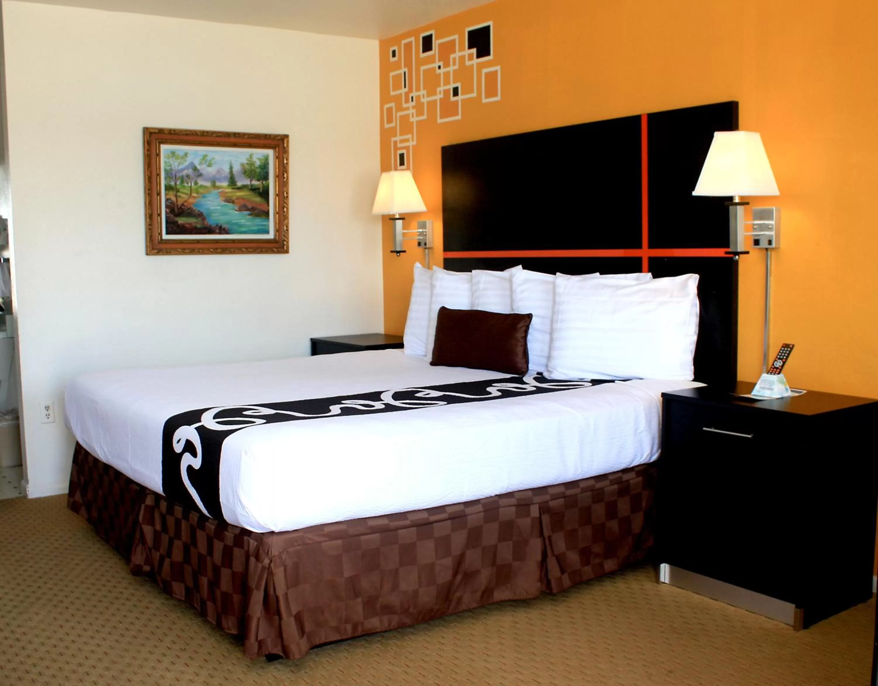 Bed in Chaparral Motor Inn