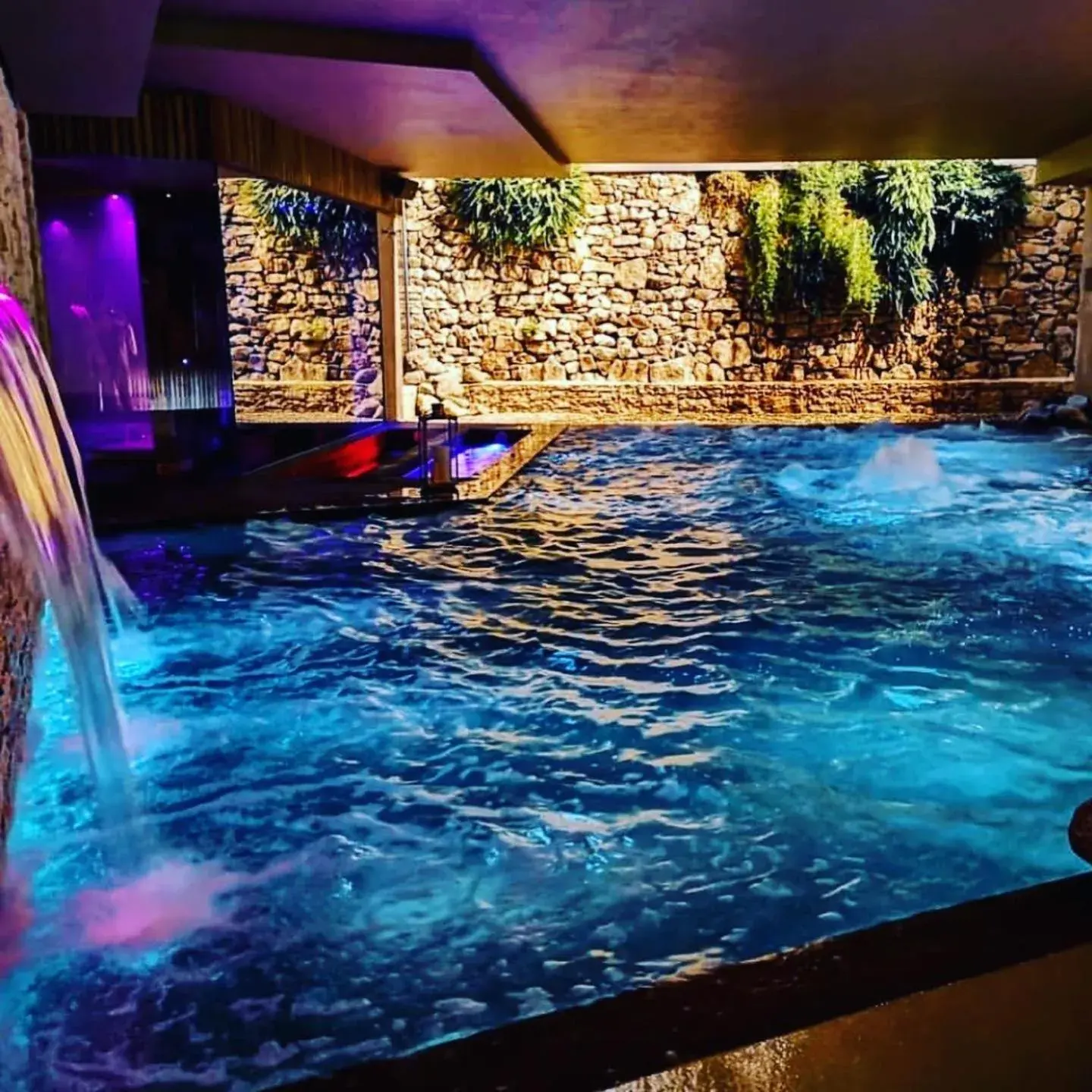 Hot Tub, Swimming Pool in Gran Paradiso Hotel Spa