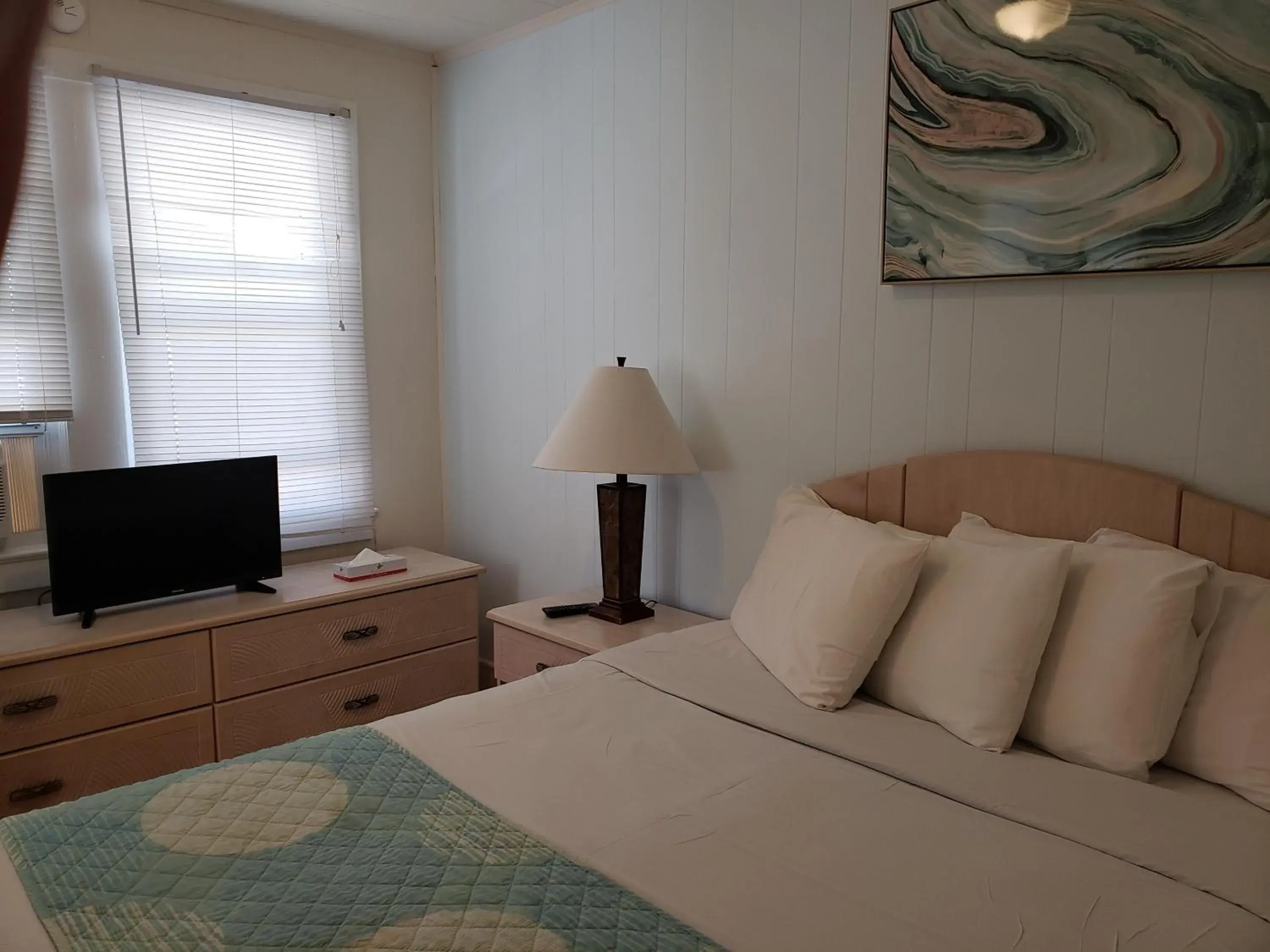 Bedroom, Bed in Daytona Inn and Suites