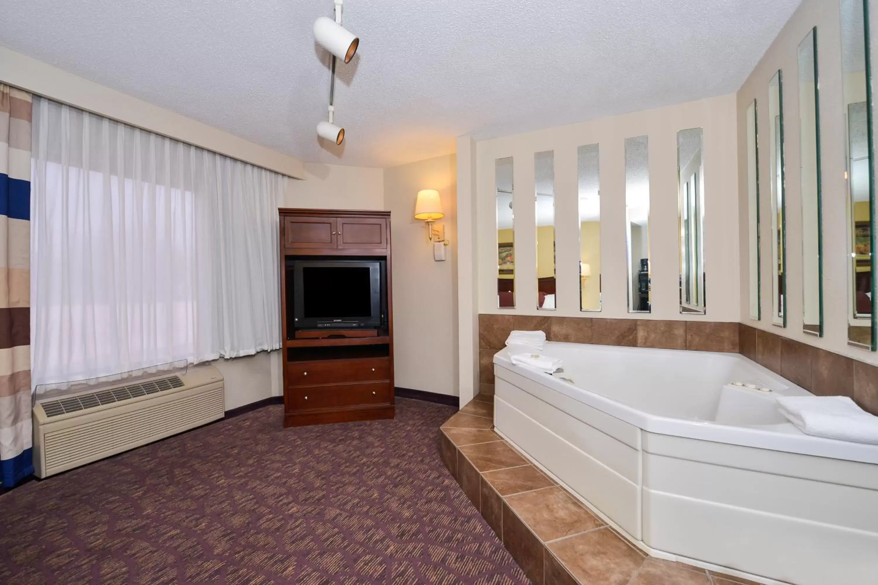 Spa and wellness centre/facilities in Lamplighter Inn-South