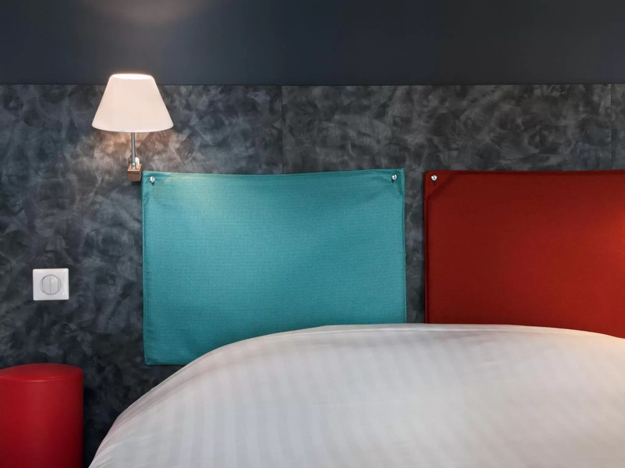 Bed in Hôtel des Métallos Bed in Hôtel des Métallos