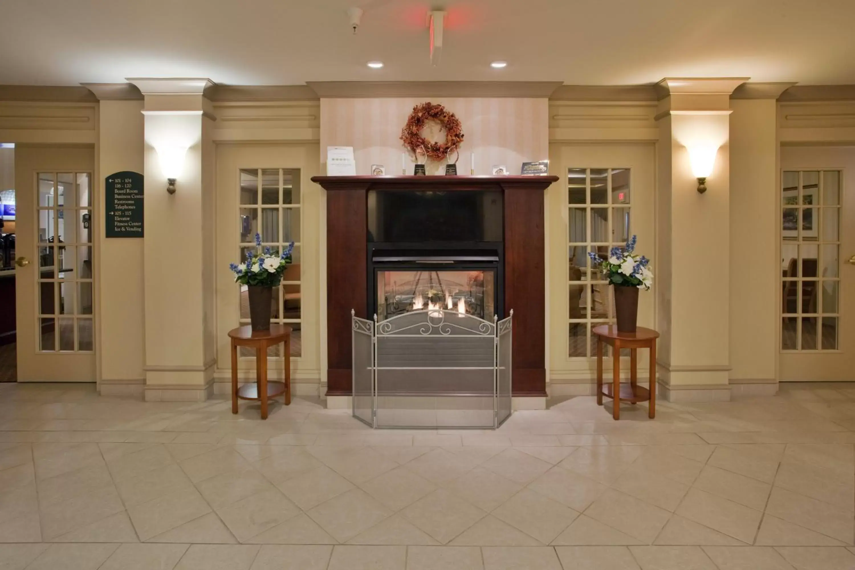 Lobby or reception, Lobby/Reception in Holiday Inn Express Hotel & Suites Drums-Hazelton, an IHG Hotel