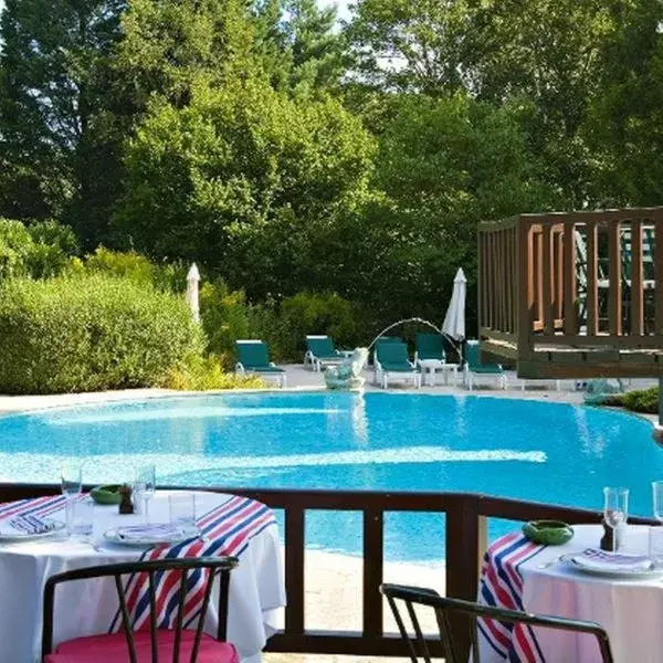 Swimming Pool in Hôtellerie Du Bas-Bréau