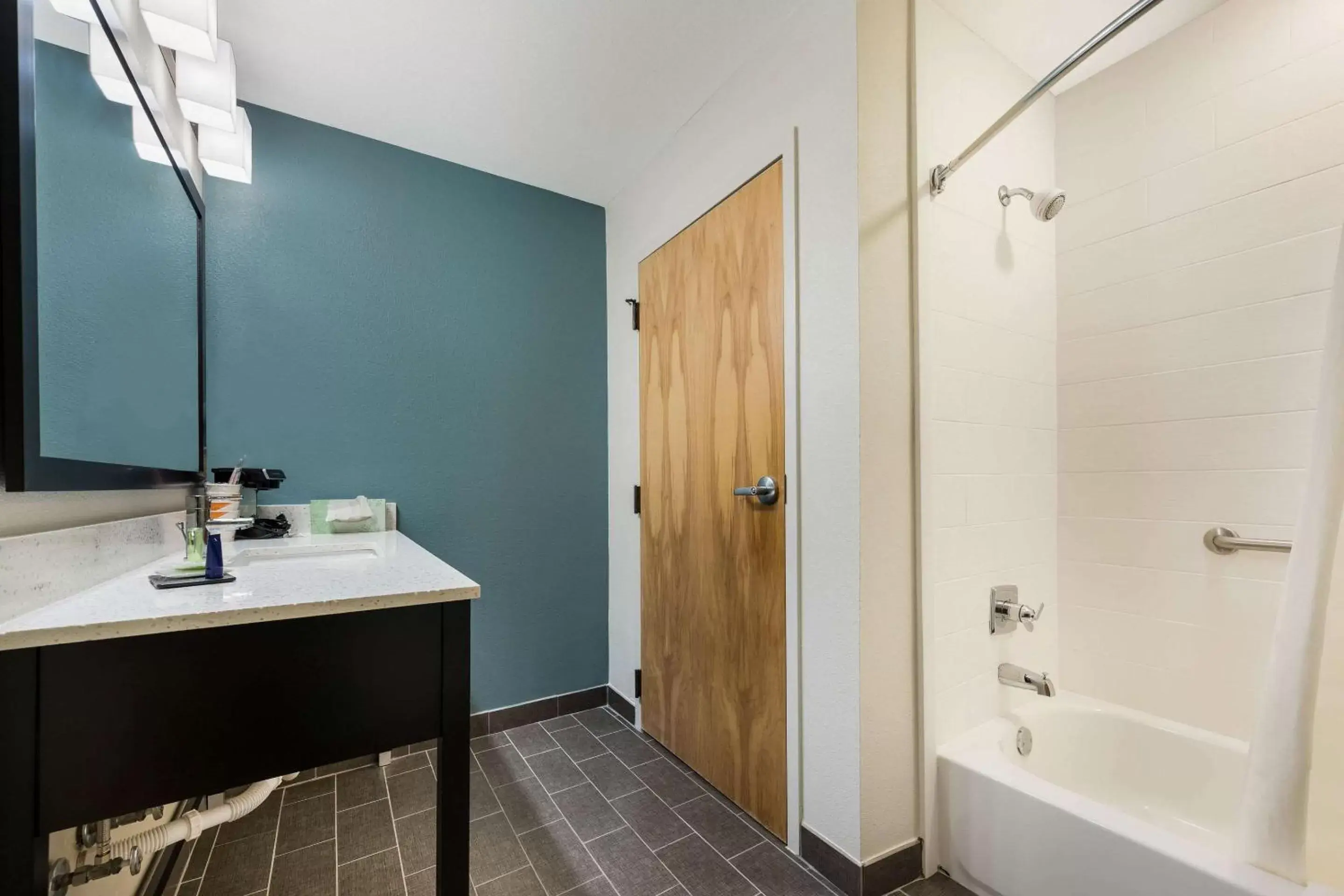 Bedroom, Bathroom in Sleep Inn & Suites Cullman I-65 exit 310