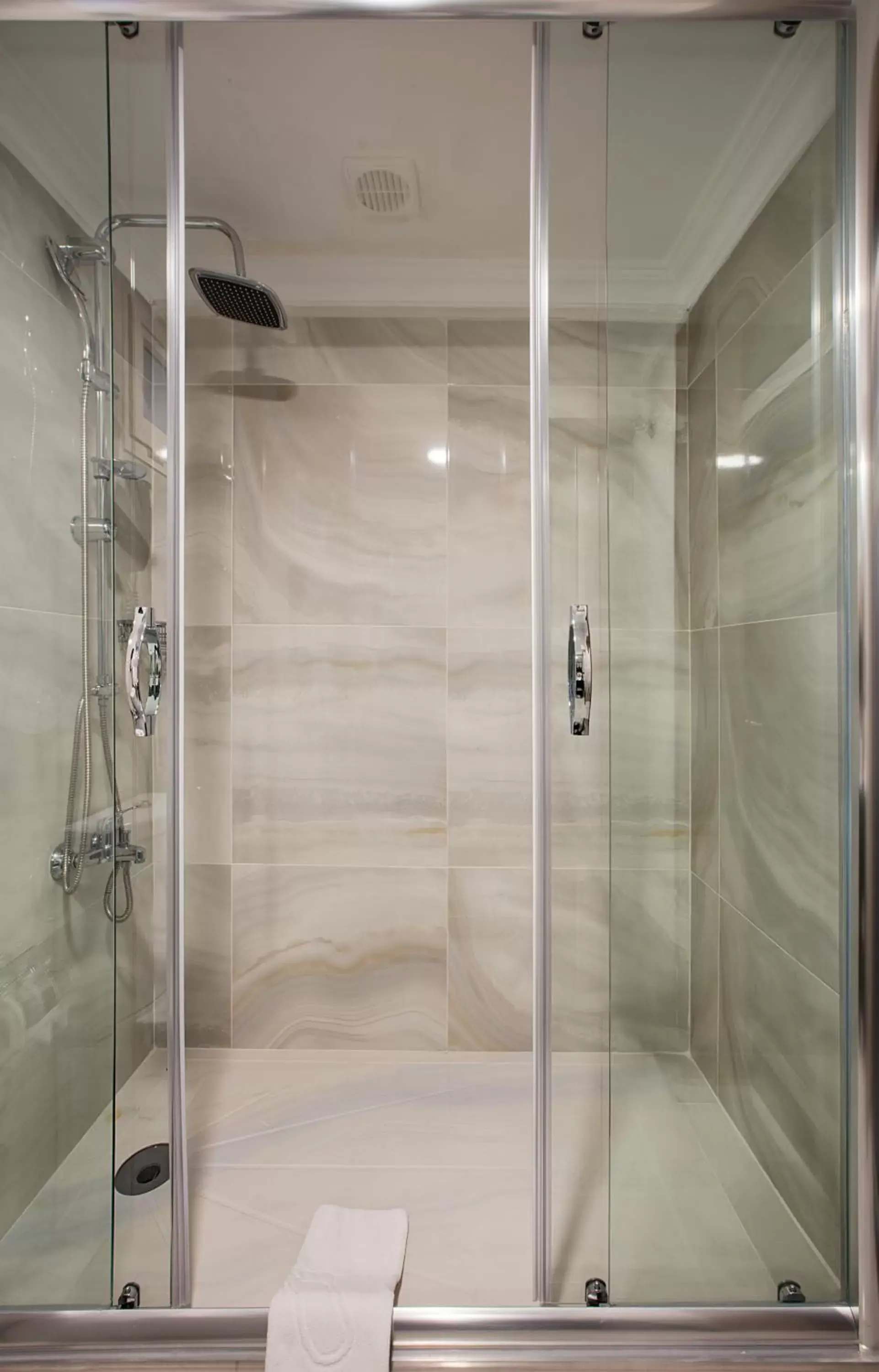 Shower, Bathroom in Gallery Residence & Hotel Nişantaşı