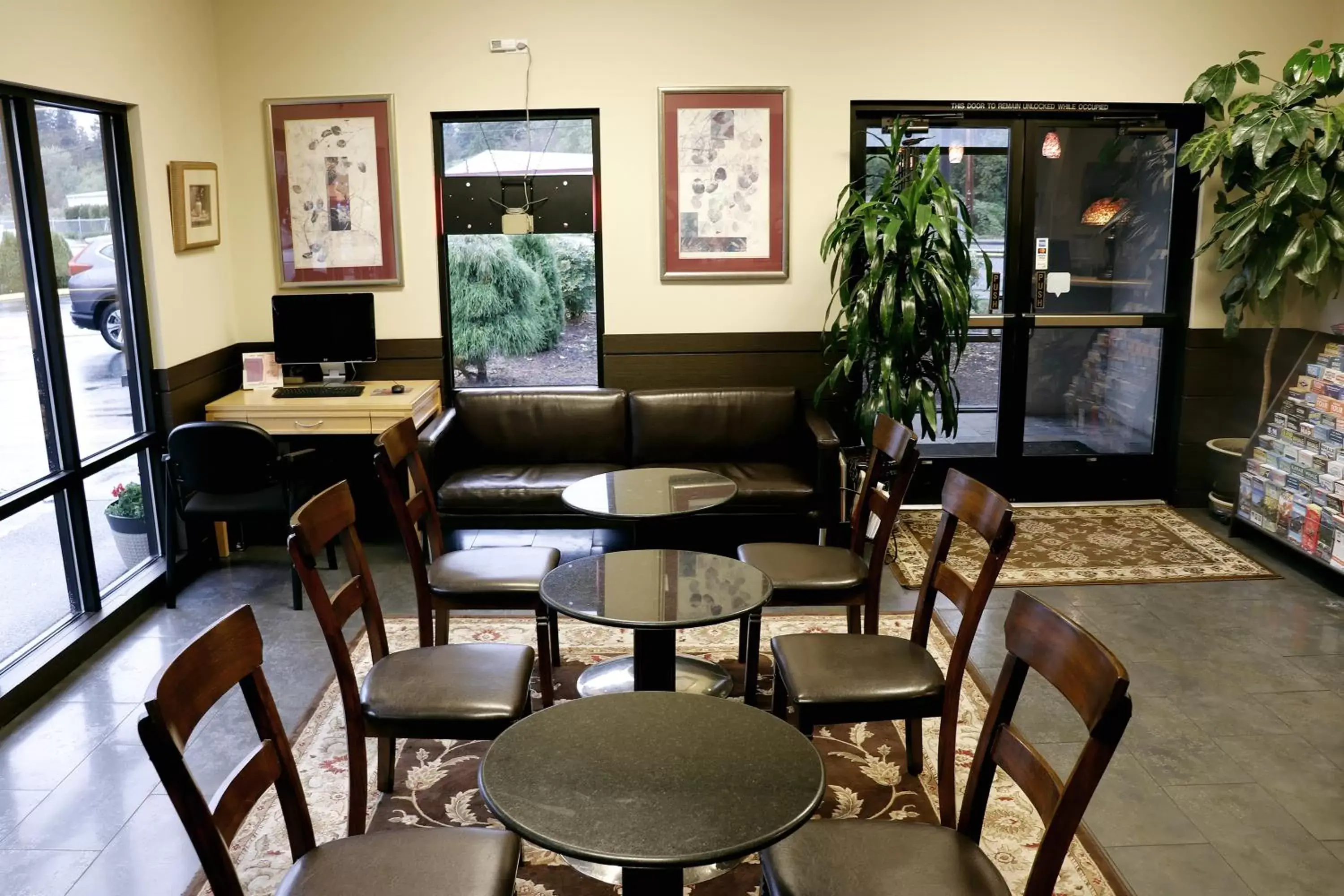 Lobby or reception in Best Lynnwood Inn