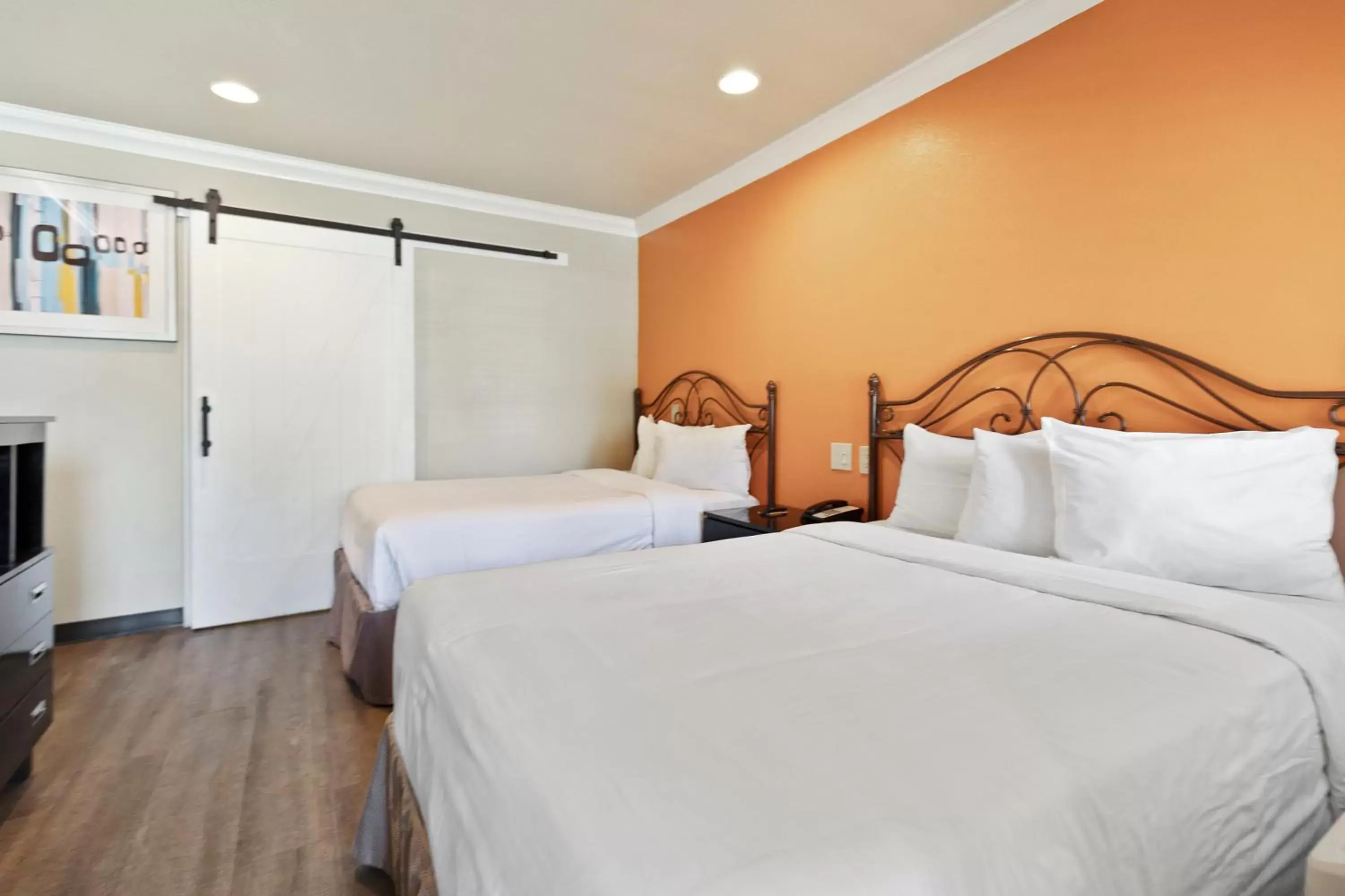 Bedroom in Le Blanc Inn & Suites