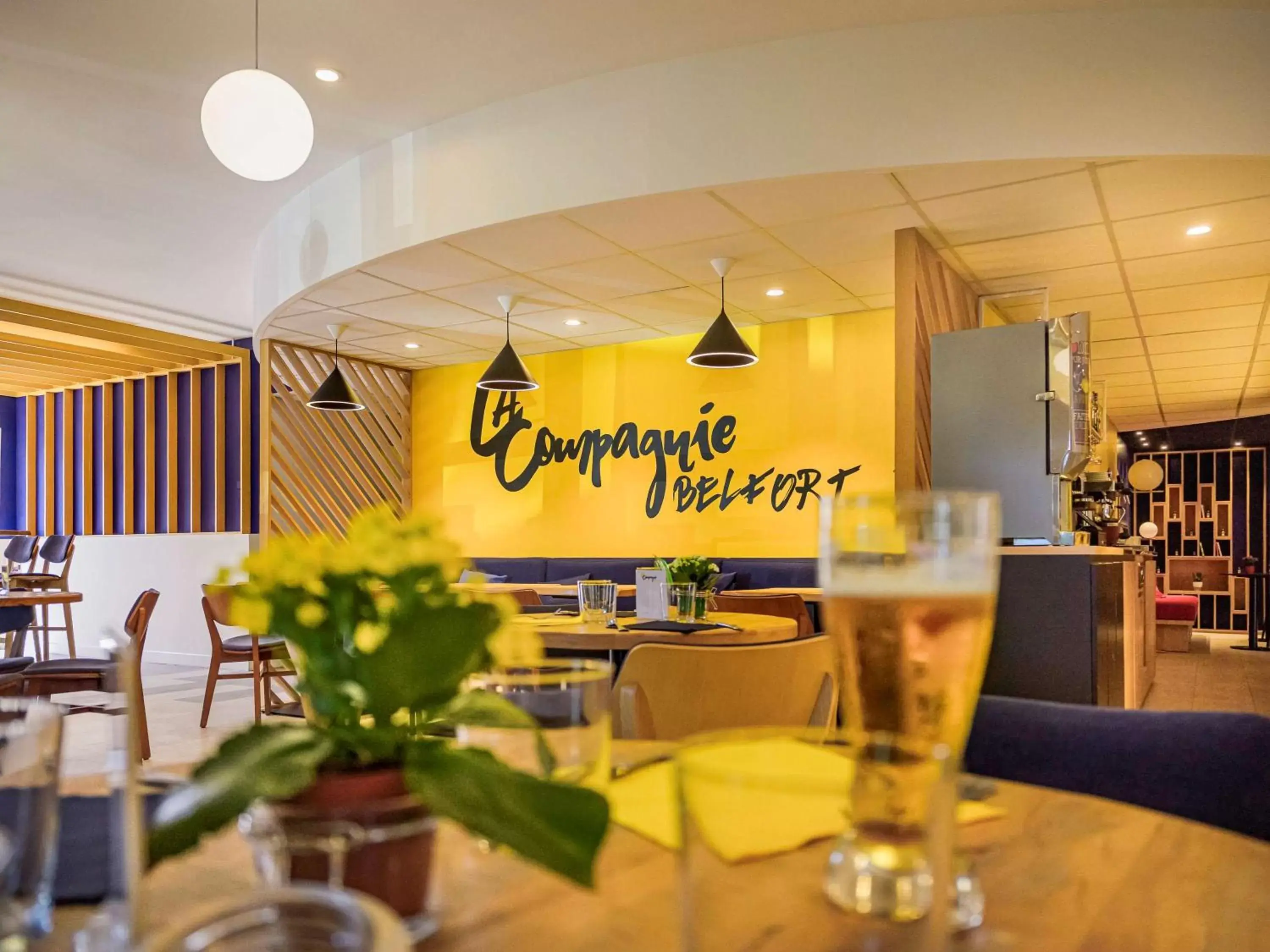 Lounge or bar, Restaurant/Places to Eat in ibis Belfort Danjoutin