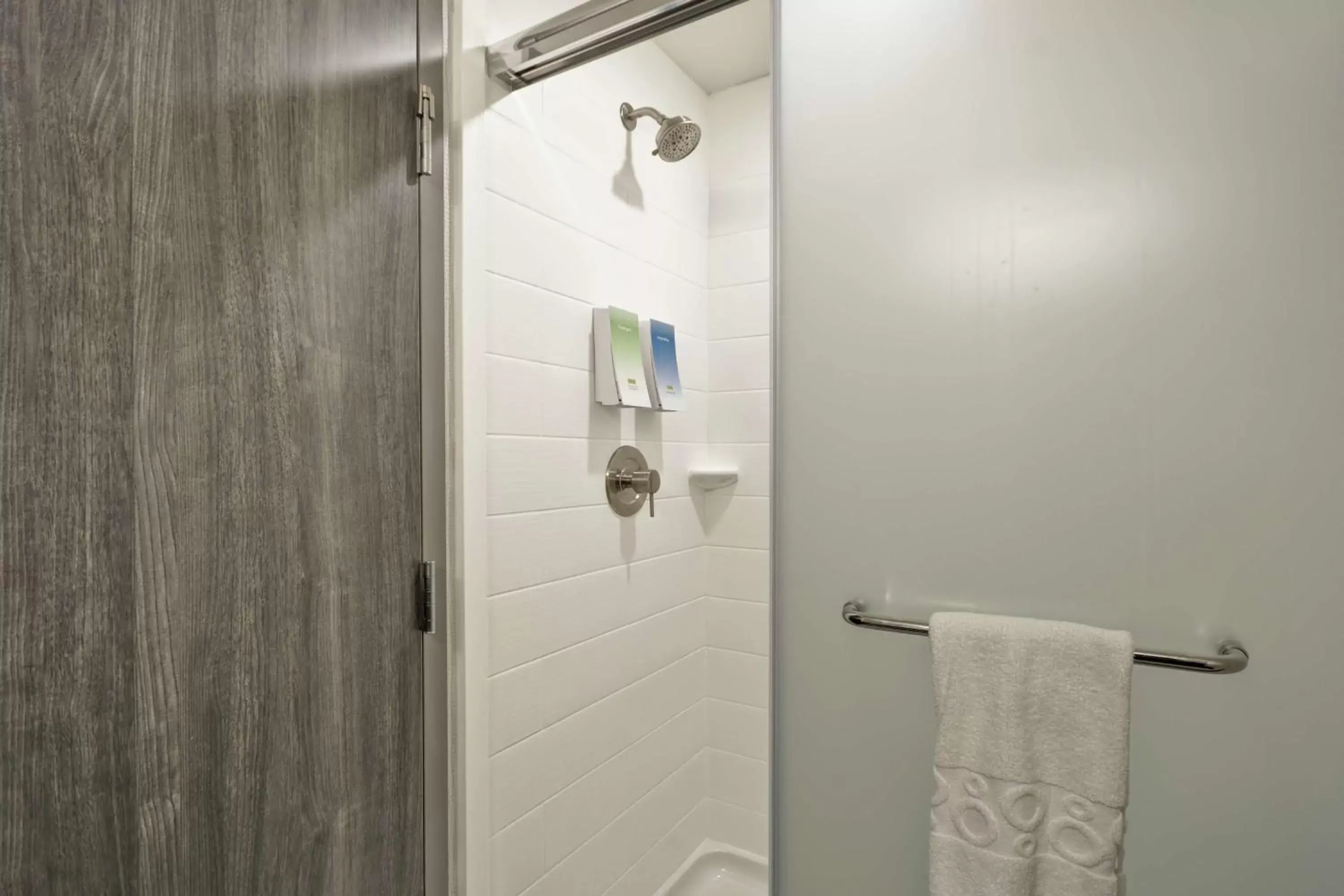 Bathroom in Home2 Suites By Hilton Atlanta Lithia Springs