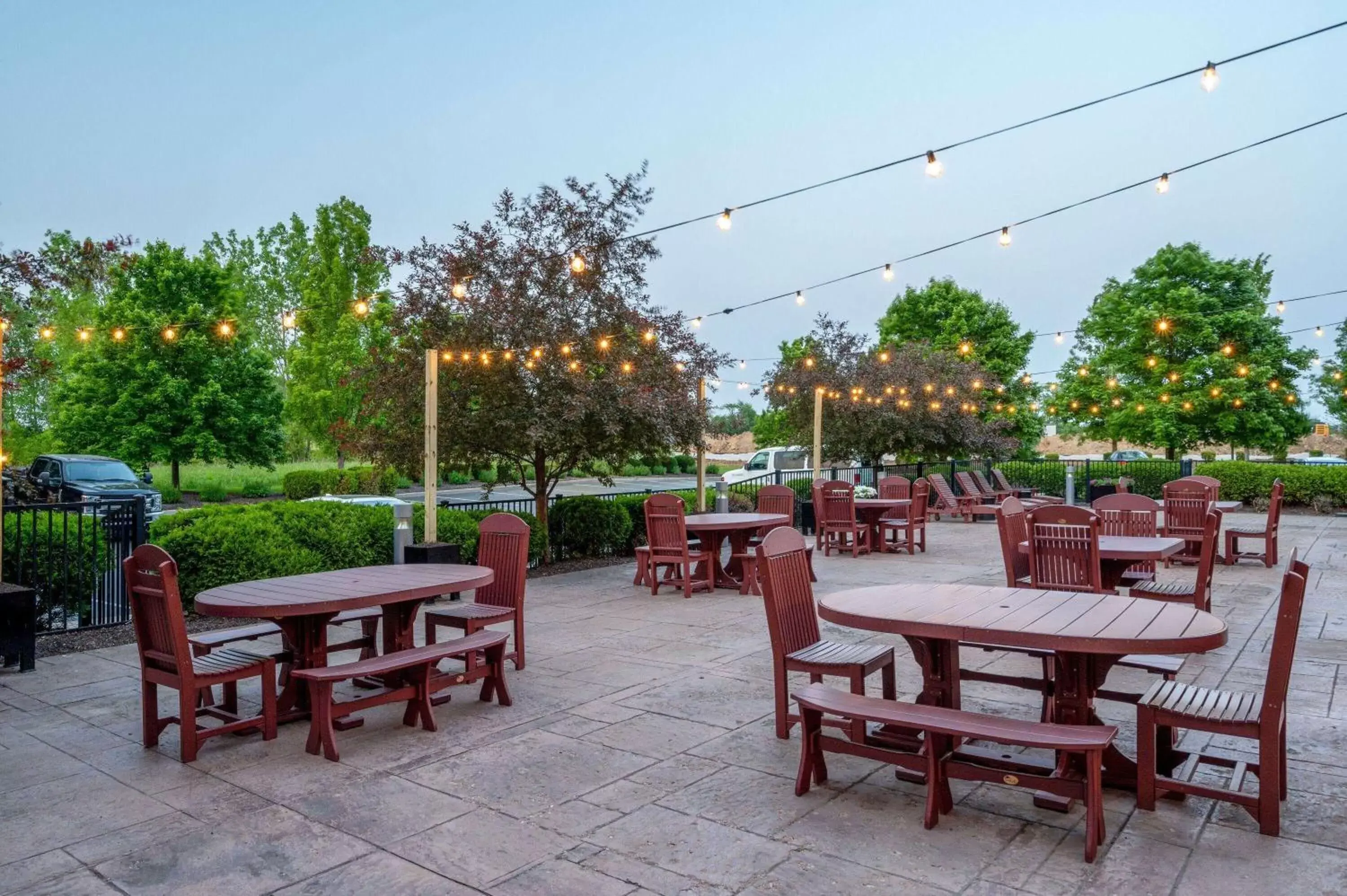 Inner courtyard view, Restaurant/Places to Eat in Wyndham Noblesville