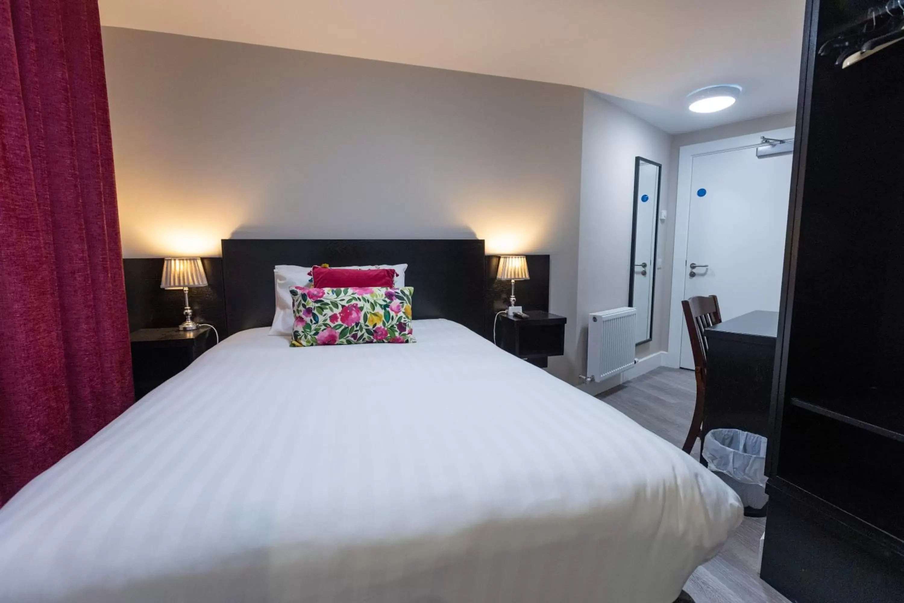 Large Single Room - single occupancy in Behan's Horseshoe Bar & Restaurant Large Single Room - single occupancy in Behan's Horseshoe Bar & Restaurant