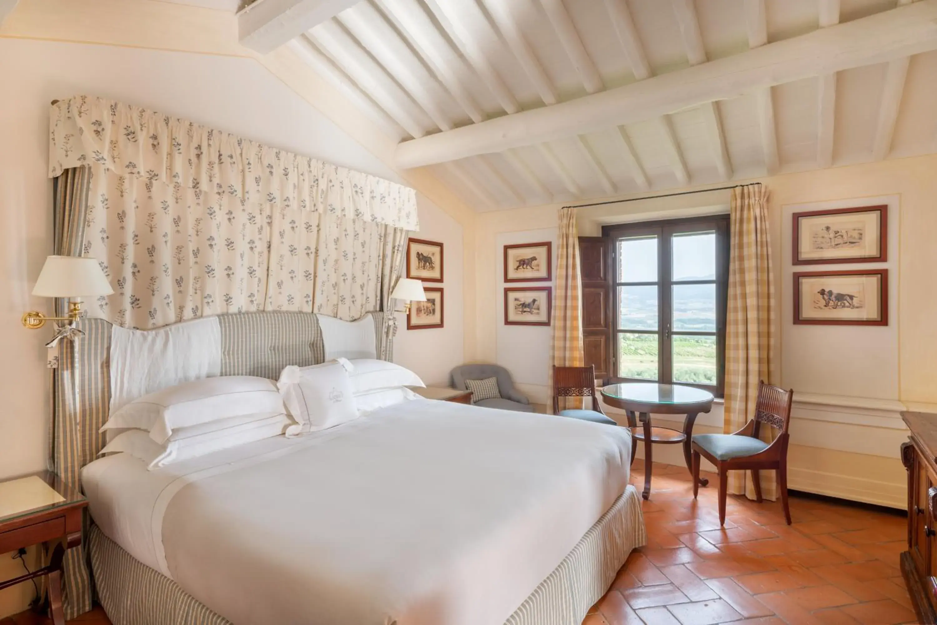 Photo of the whole room, Bed in Castello Banfi - Il Borgo