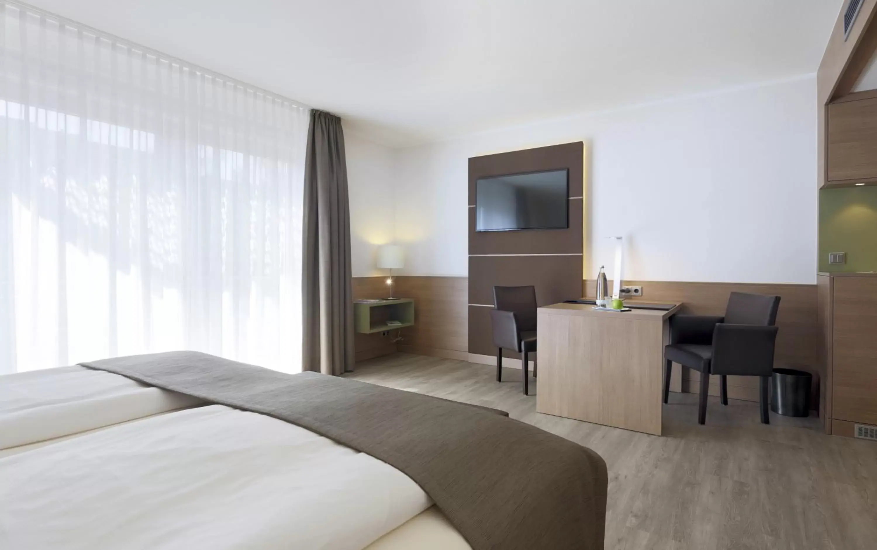 Day, Bed in Lindner Hotel Dusseldorf Airport