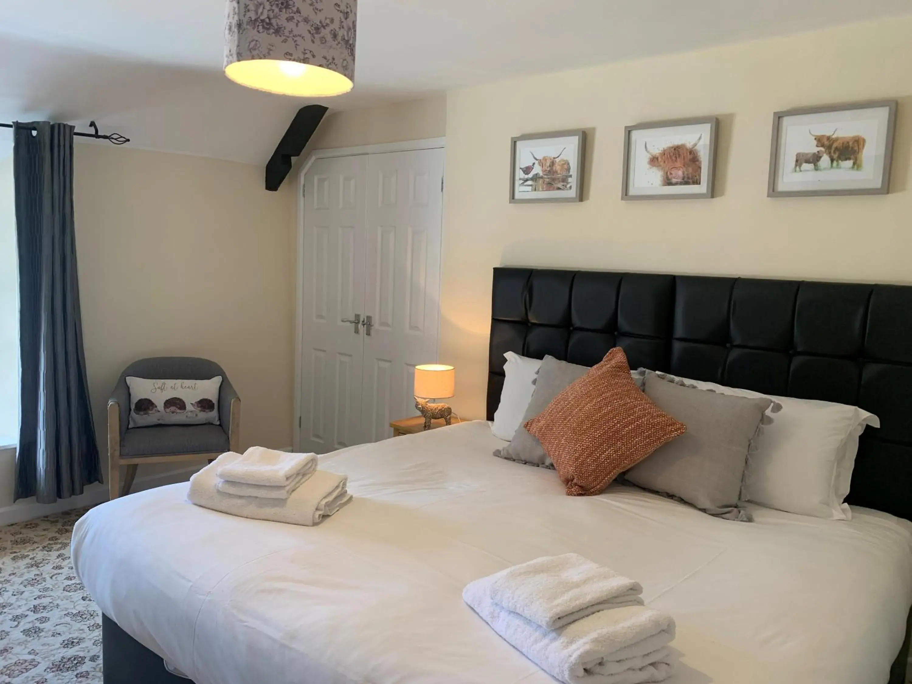 Bedroom, Bed in New Inn - Dorchester