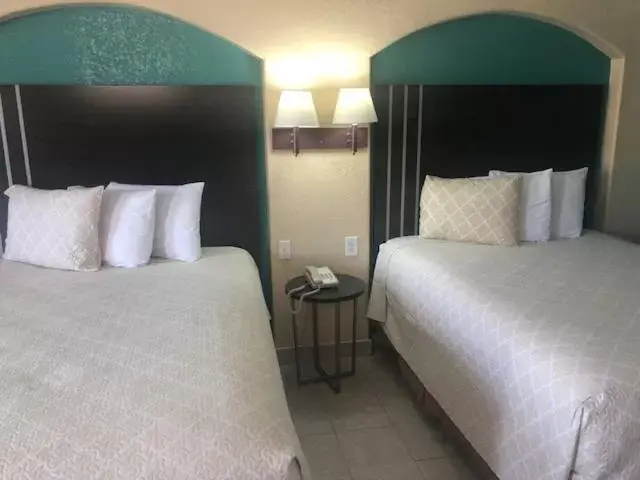Queen Room with Two Queen Beds in Pinn Road Inn and Suites Lackland AFB and Seaworld Queen Room with Two Queen Beds in Pinn Road Inn and Suites Lackland AFB and Seaworld