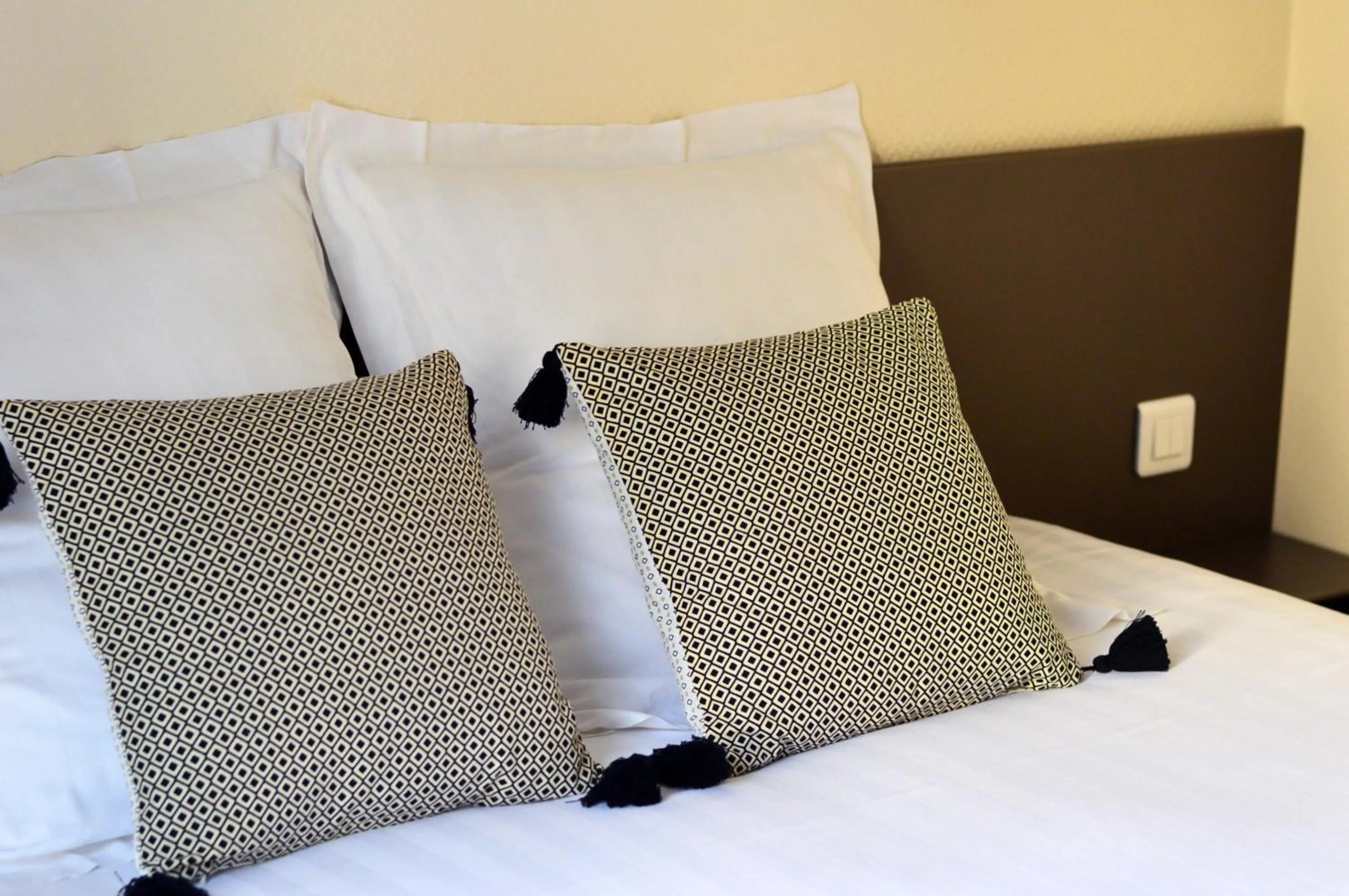 Bed in Hotel Le Sevigne - Sure Hotel Collection by Best Western