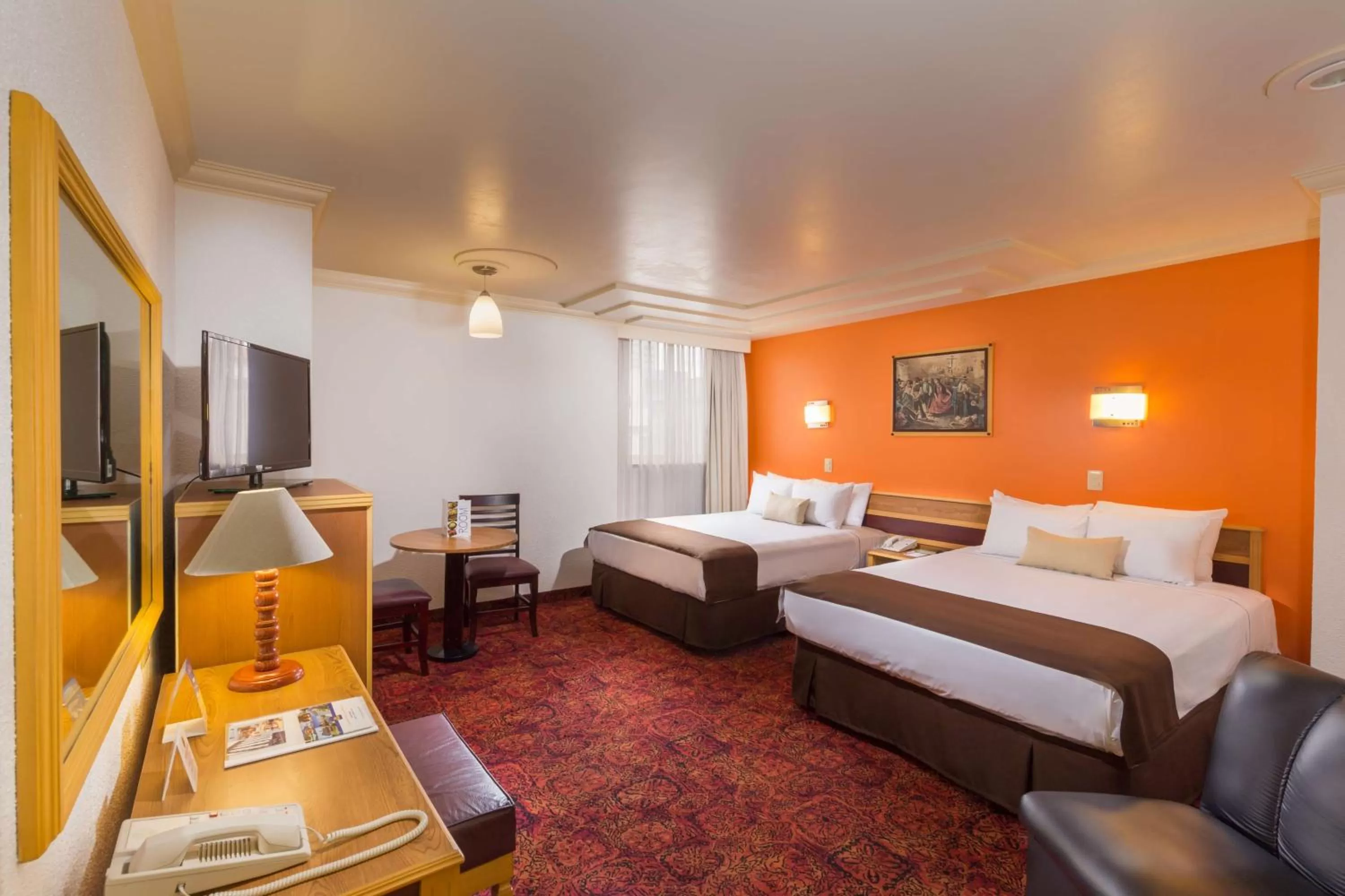 Shower, Bed in Hotel Estoril