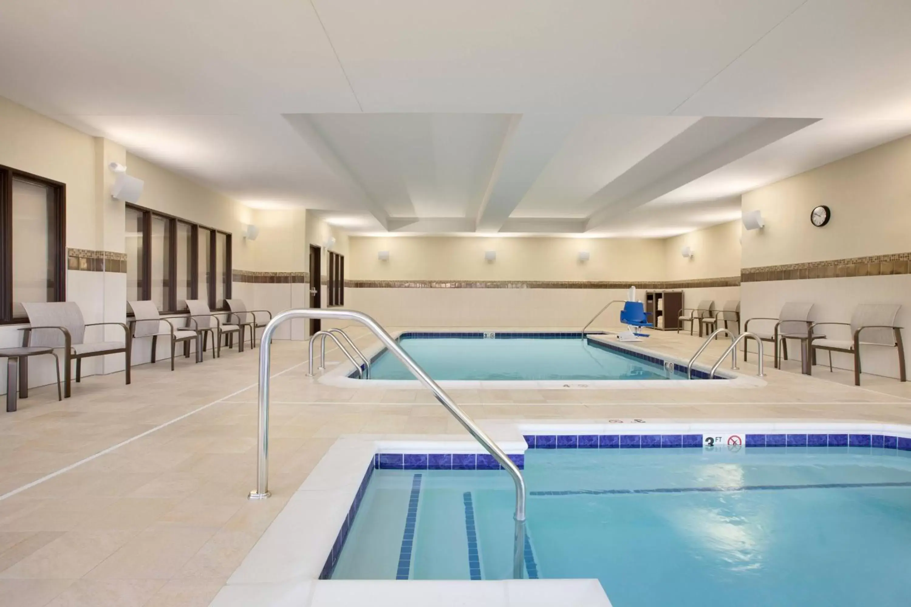 Swimming Pool in Courtyard by Marriott Boston Dedham/Westwood