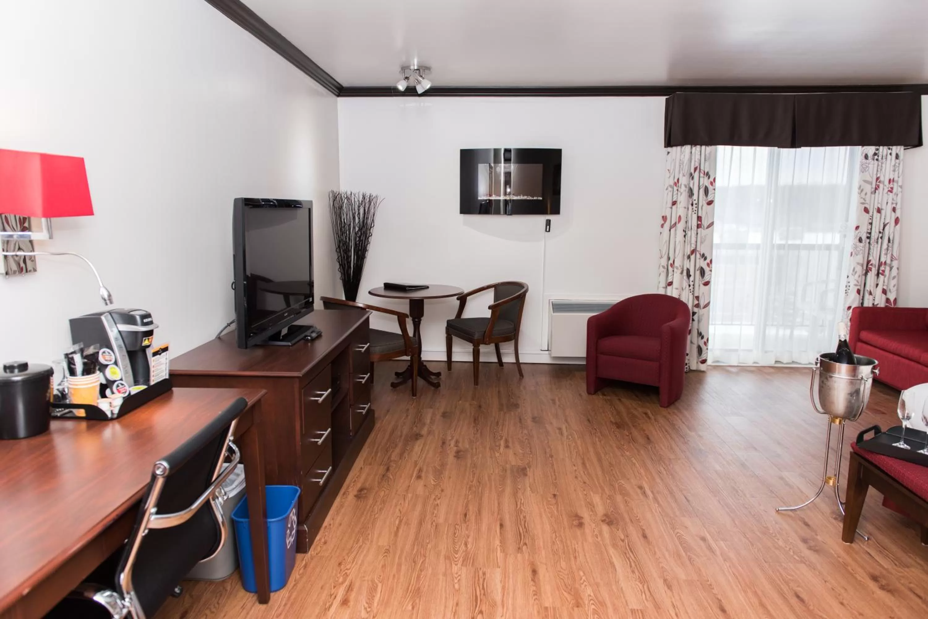 Photo of the whole room in Hôtel Le Floral