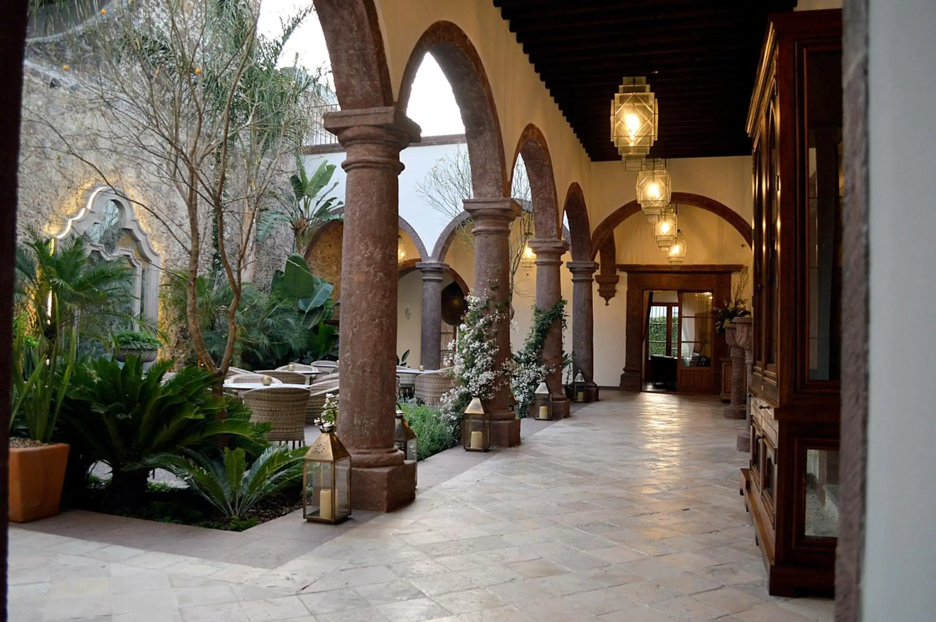 Patio in HOTEL CASA BLANCA 7