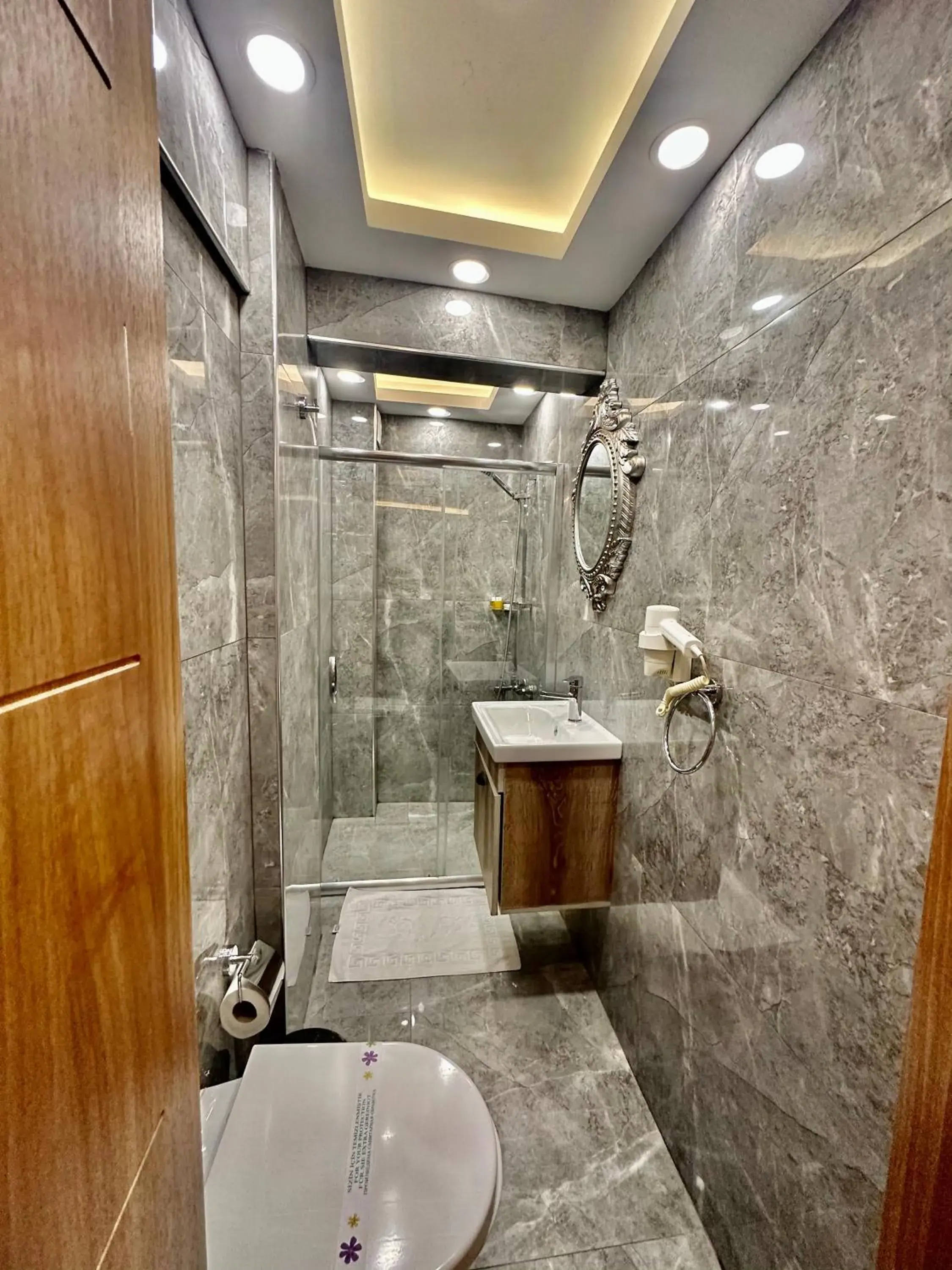 Bathroom in Sirkeci Quietness Hotel