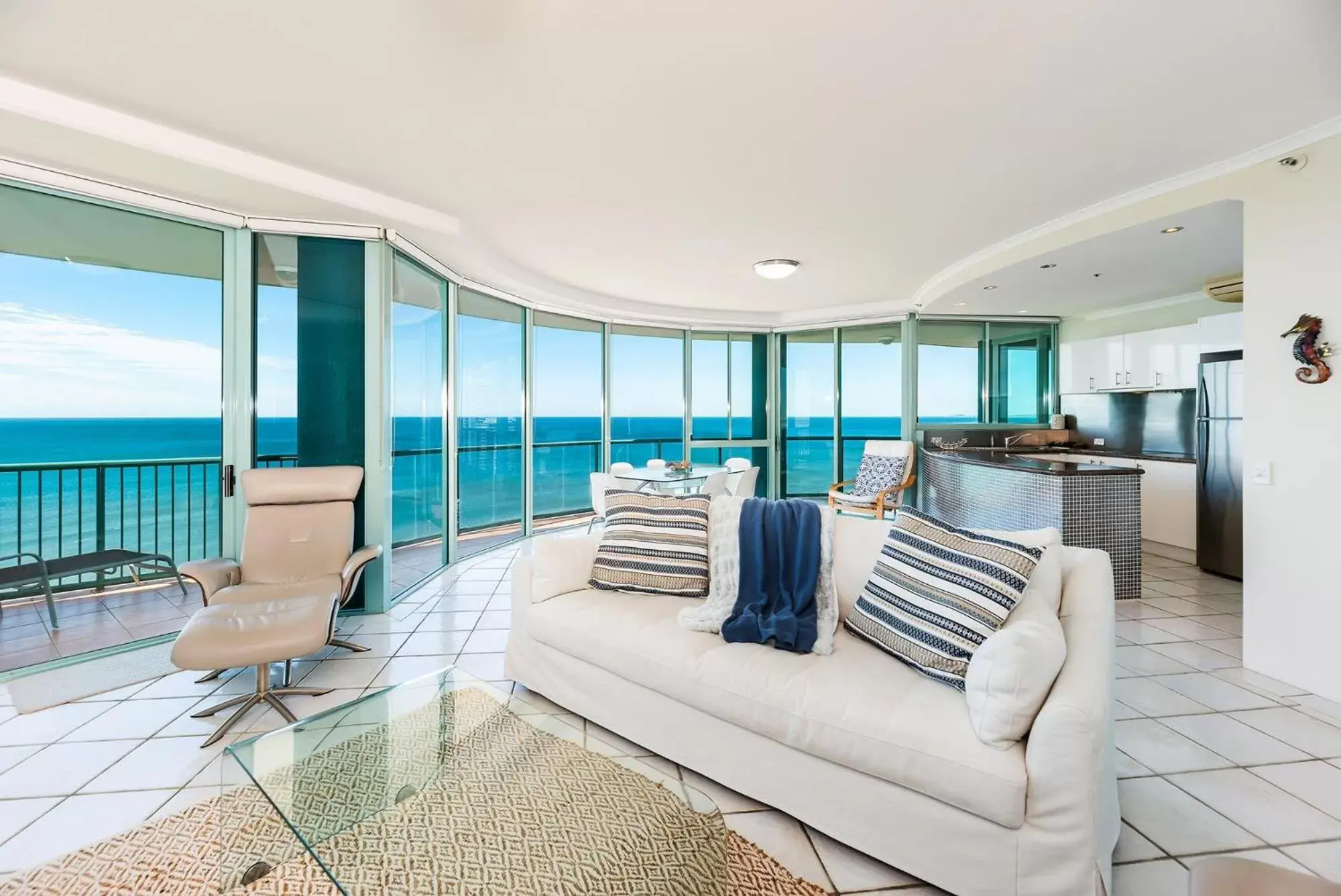 Living room, Sea View in The Waterford on Main Beach