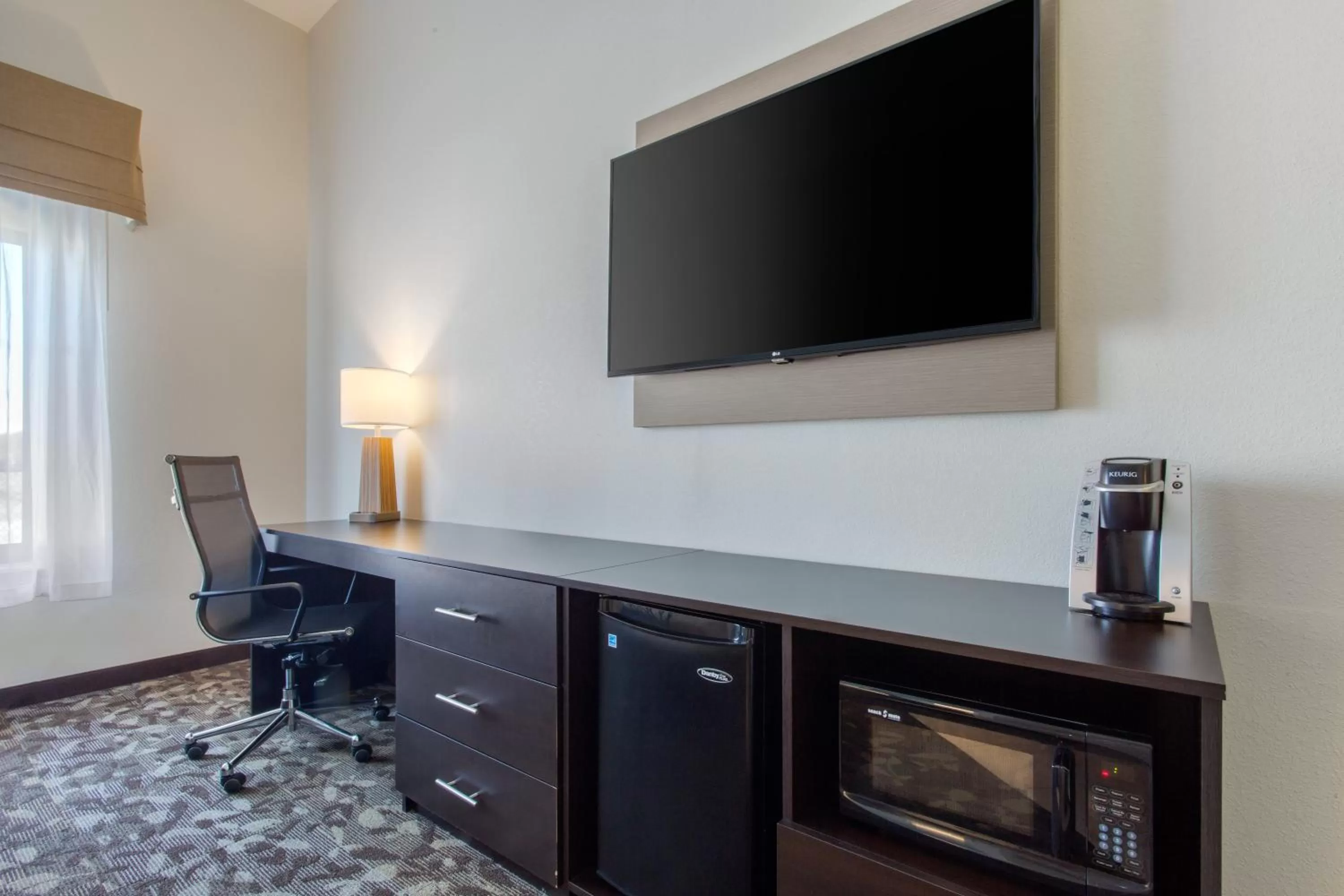 TV and multimedia in Sleep Inn & Suites Middletown - Goshen