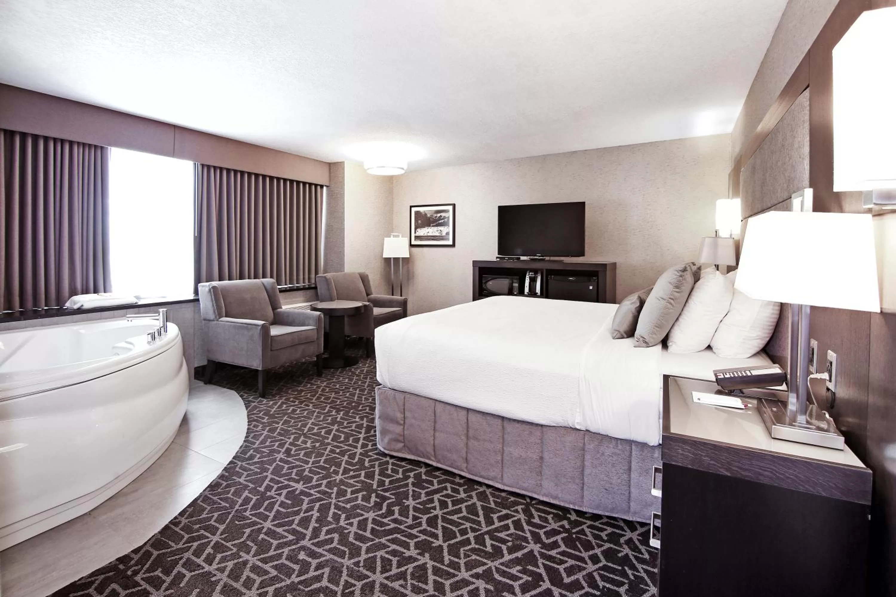 Photo of the whole room, Bed in Best Western Plus Banff International Lodge