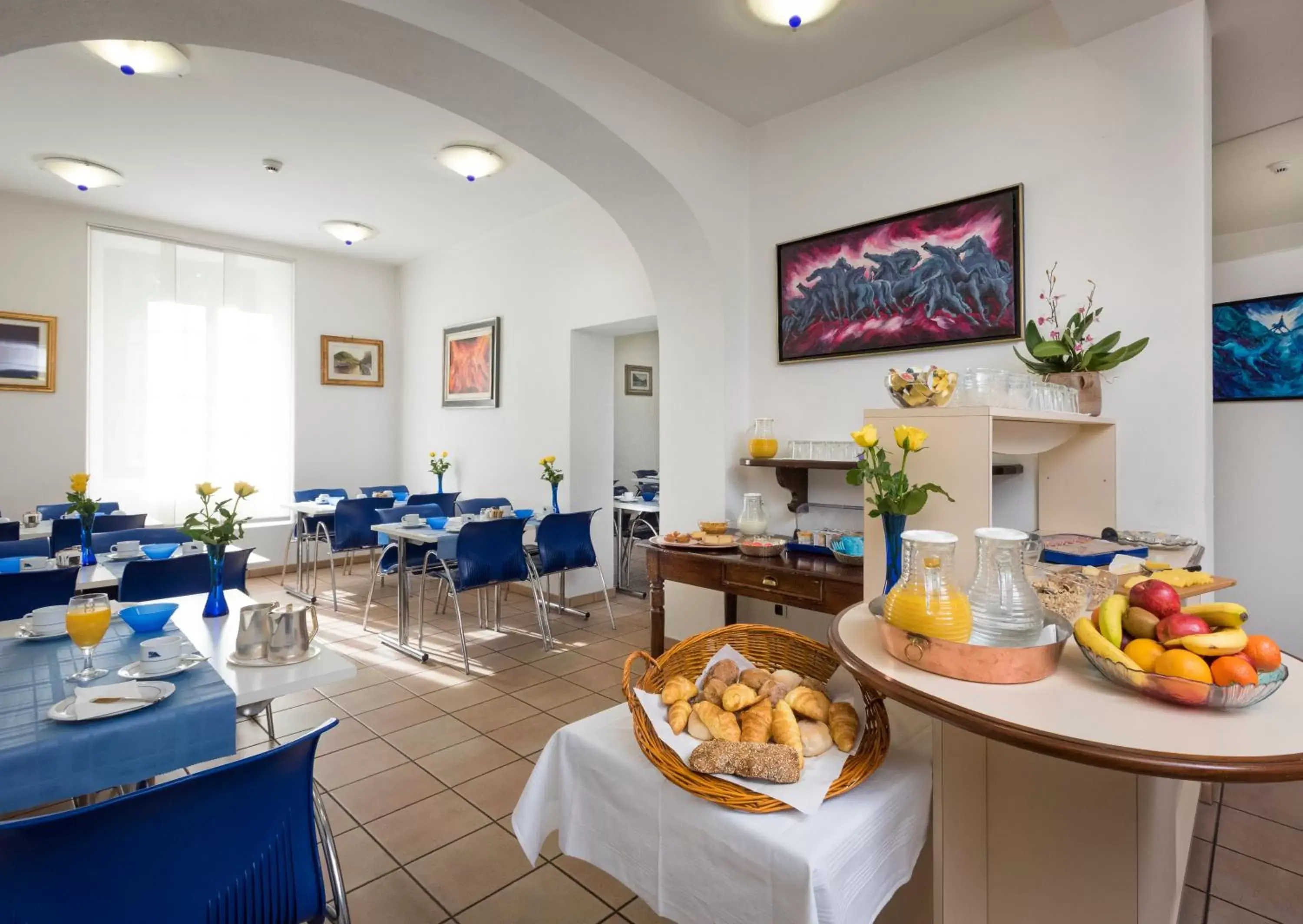 Restaurant/places to eat in Hotel Zurigo Downtown