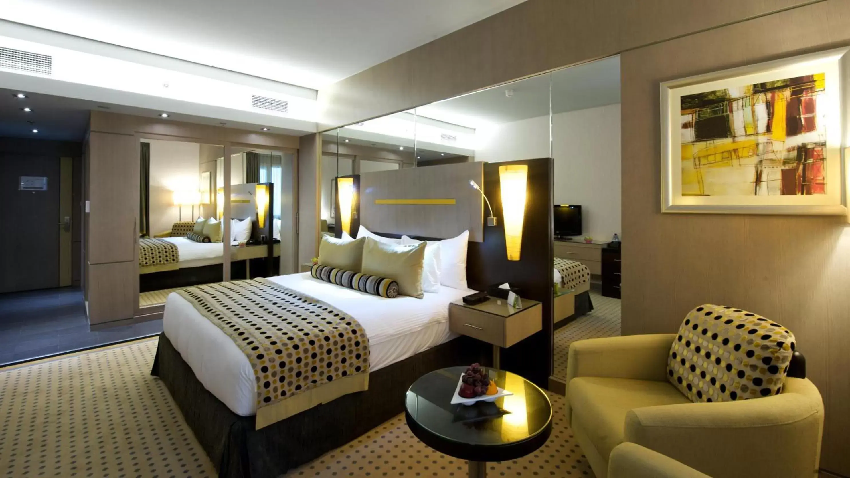 Deluxe King Room in TIME Grand Plaza Hotel, Dubai Airport