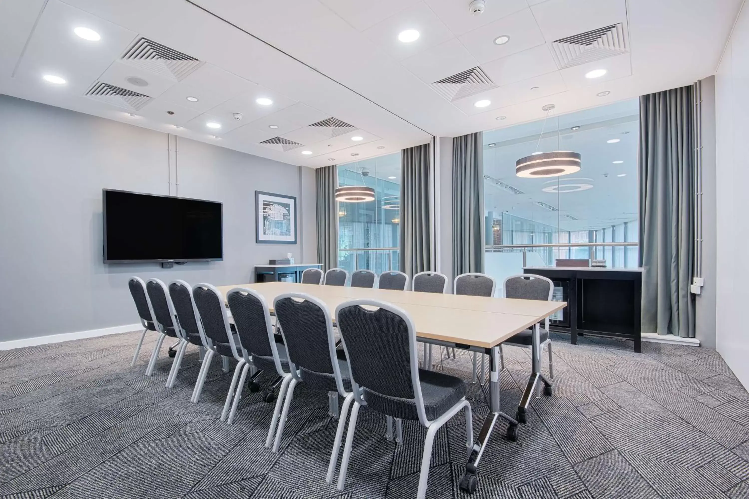 Meeting/conference room in DoubleTree by Hilton Manchester Piccadilly