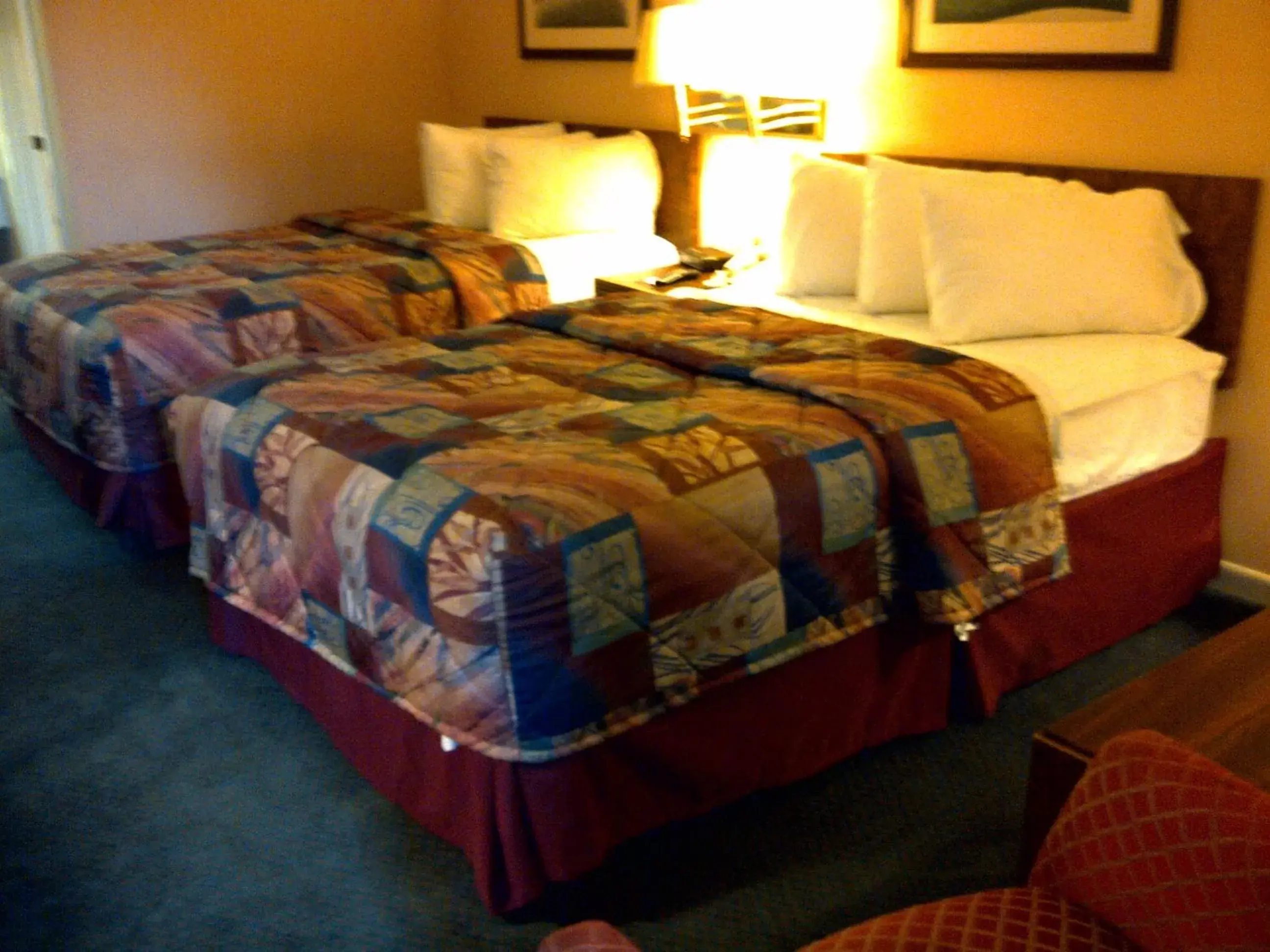 Bed in Rodeway Inn