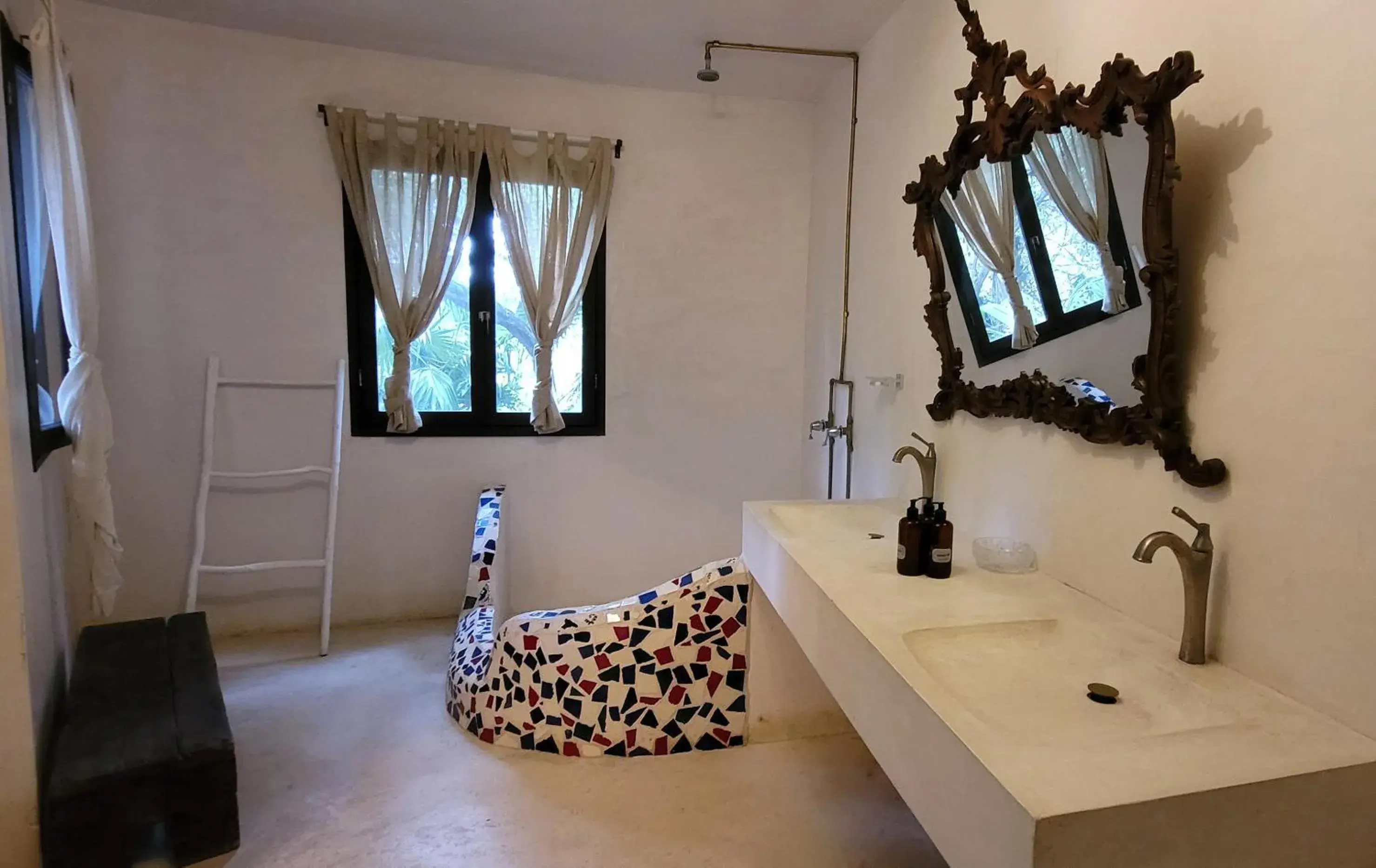 Shower in Casa Ambar Tulum - Great location and access to a Private Cenote & Beach 2 Km Away - Adults Only