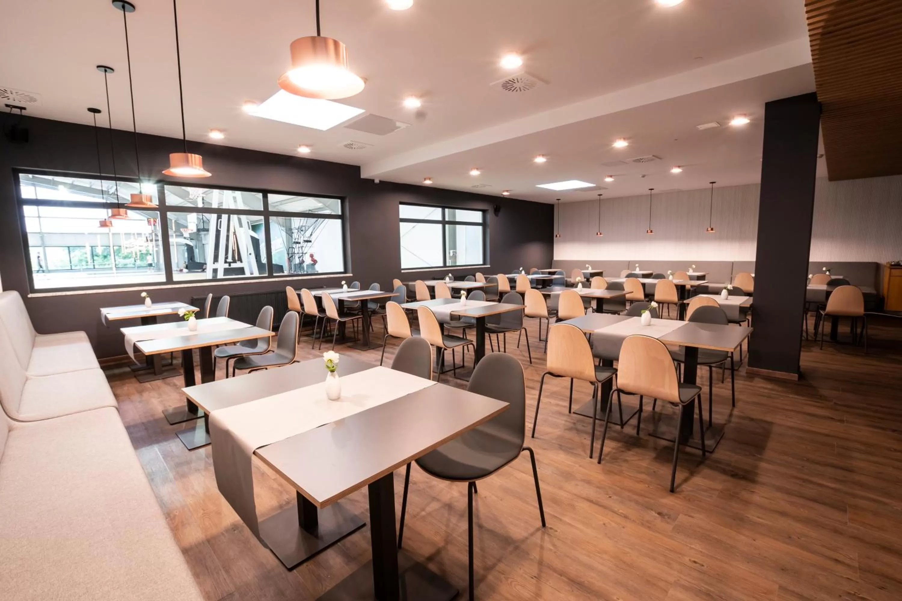 Restaurant/places to eat in Feel Good Hotel