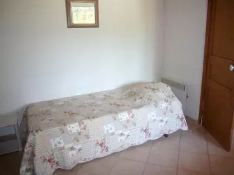 Photo of the whole room, Bed in Les Cigales