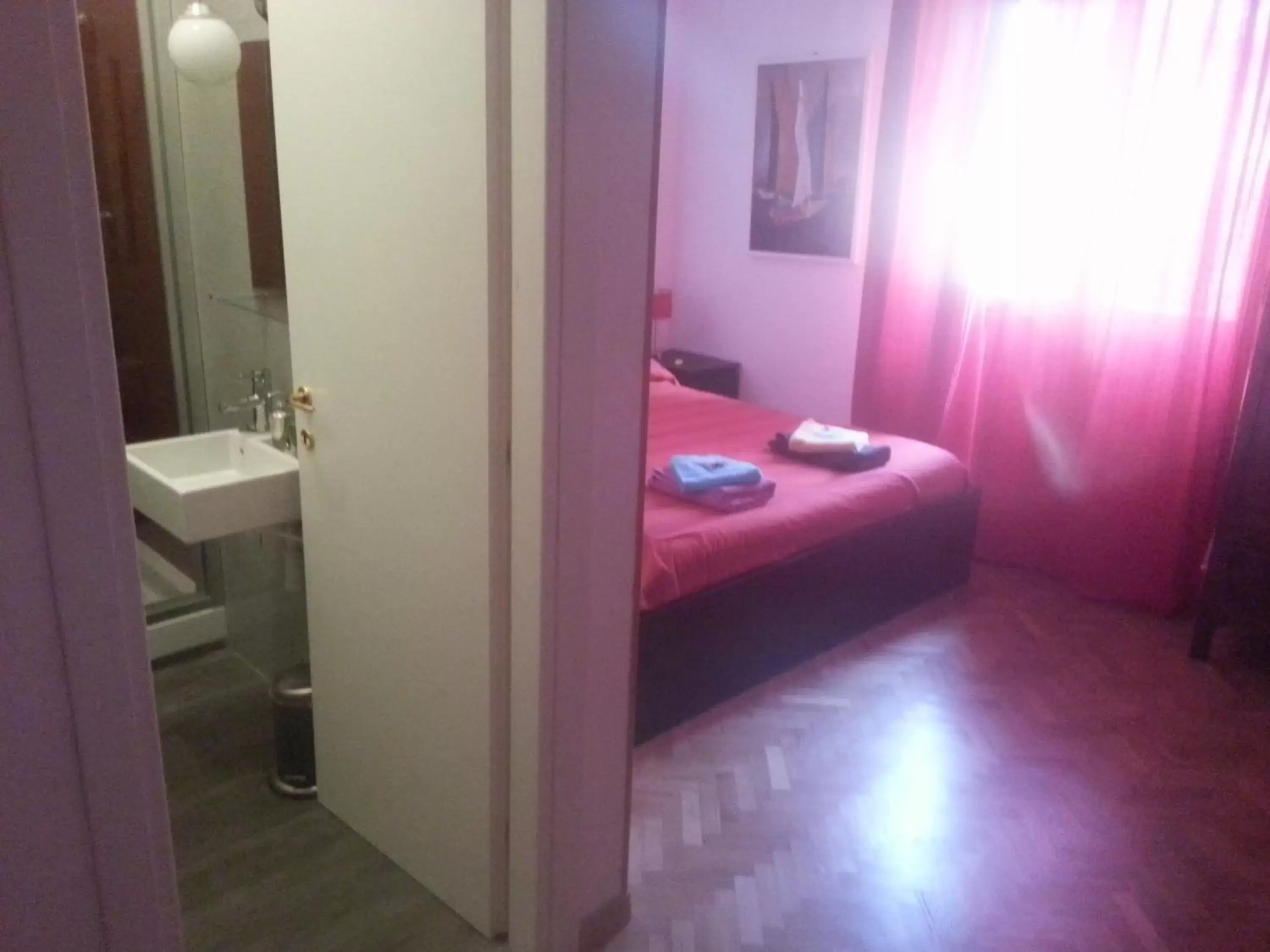 Double Room with Private Bathroom in A Due Passi Dal Centro Rooms For Rent Double Room with Private Bathroom in A Due Passi Dal Centro Rooms For Rent