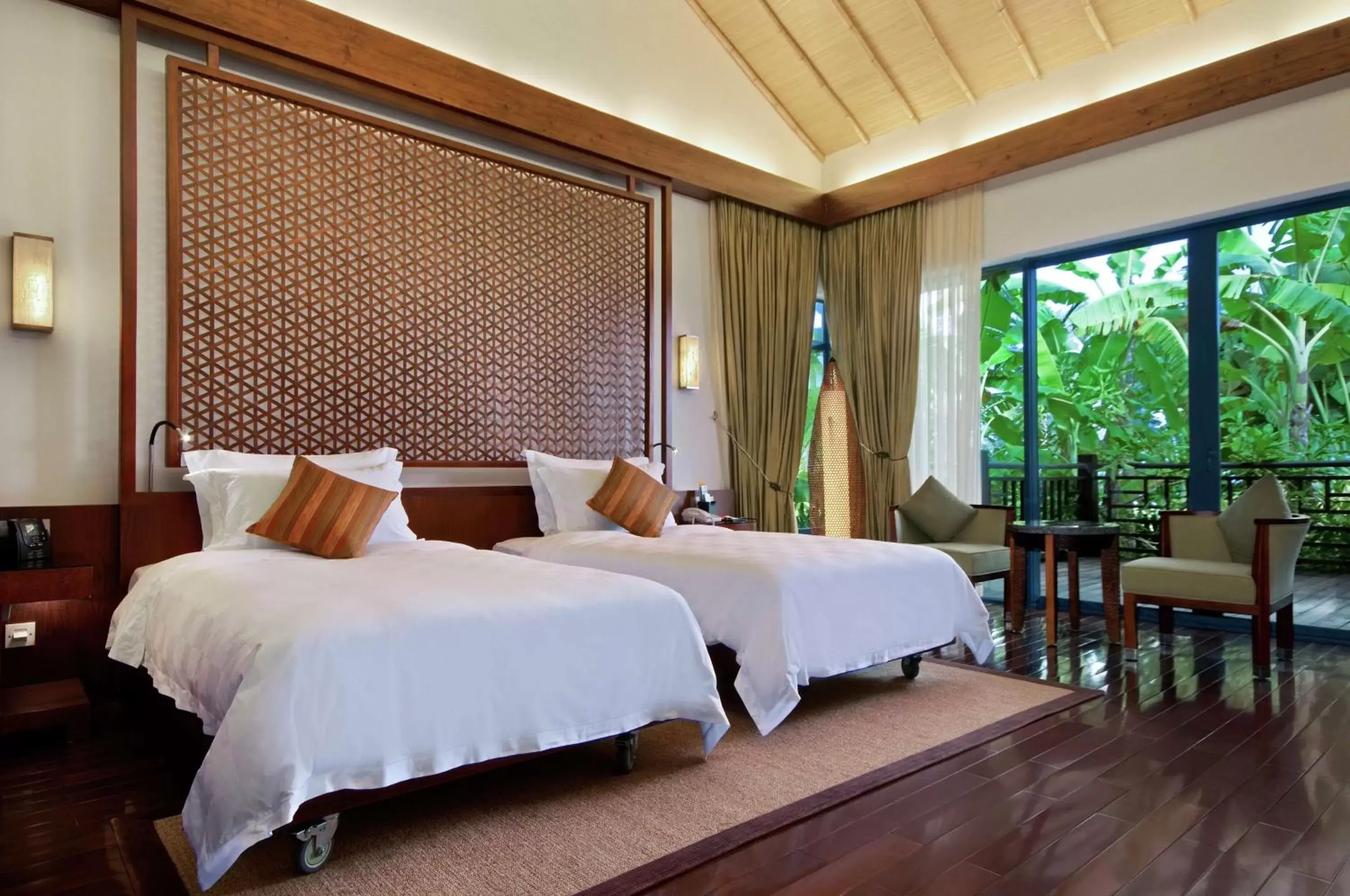 Bed in Hilton Sanya Yalong Bay Resort & Spa